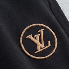 LV 2026最新款精梳棉混纺挺括有型自带筋骨感抗皱性极强四面弹力包容性好弹力松紧腰搭配抽绳设计直筒立体裁剪上身显瘦有型 LV 2026最新款精梳棉混纺挺括有型自带筋骨感抗皱性极强四面弹力包容性好弹力松紧腰搭配抽绳设计直筒立体裁剪上身显瘦有型