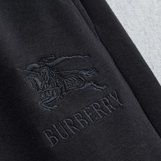 BUR* BERRY 巴宝莉 2026最新款精梳棉混纺挺括有型自带筋骨感抗皱性极强四面弹力包容性好弹力松紧腰搭配抽绳设 BUR* BERRY 巴宝莉 2026最新款精梳棉混纺挺括有型自带筋骨感抗皱性极强四面弹力包容性好弹力松紧腰搭配抽绳设