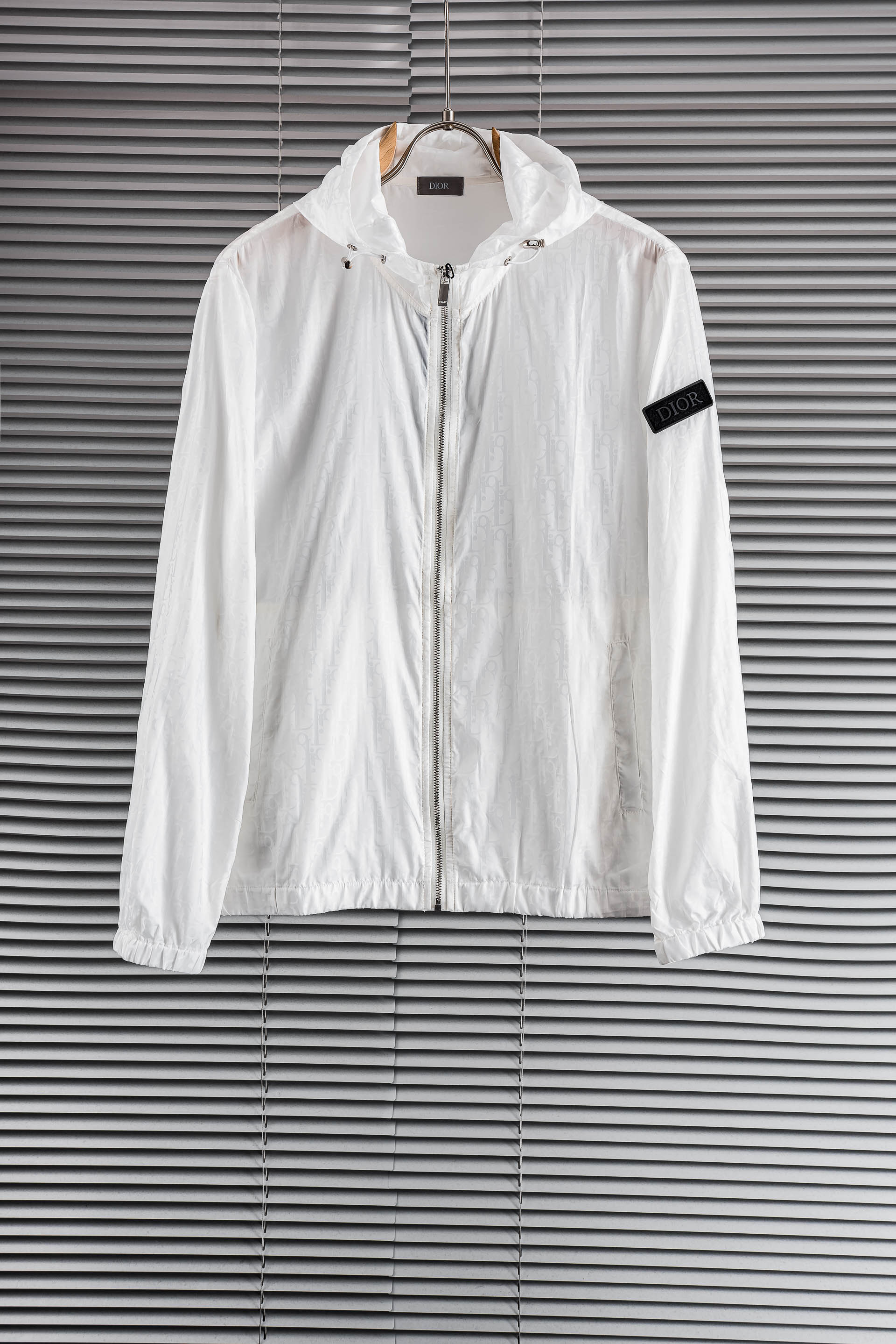 Di*  or迪  奥 2026ss男士连帽夹克防晒服#通体采用同色系的 Oblique 老花提花工艺，