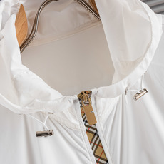 BURBERR* Y巴 宝莉2026ss男士连帽夹克防晒服#经典格纹饰边连帽尼龙防风夹克,是品牌兼具 BURBERR* Y巴 宝莉2026ss男士连帽夹克防晒服#经典格纹饰边连帽尼龙防风夹克,是品牌兼具