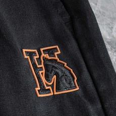 爱马仕 2026ss最新肌理休闲裤 #亚麻混纺面料把松弛高级感焊在身上!自带低调暗纹肌理的裤身,是不刻 爱马仕 2026ss最新肌理休闲裤 #亚麻混纺面料把松弛高级感焊在身上!自带低调暗纹肌理的裤身,是不刻