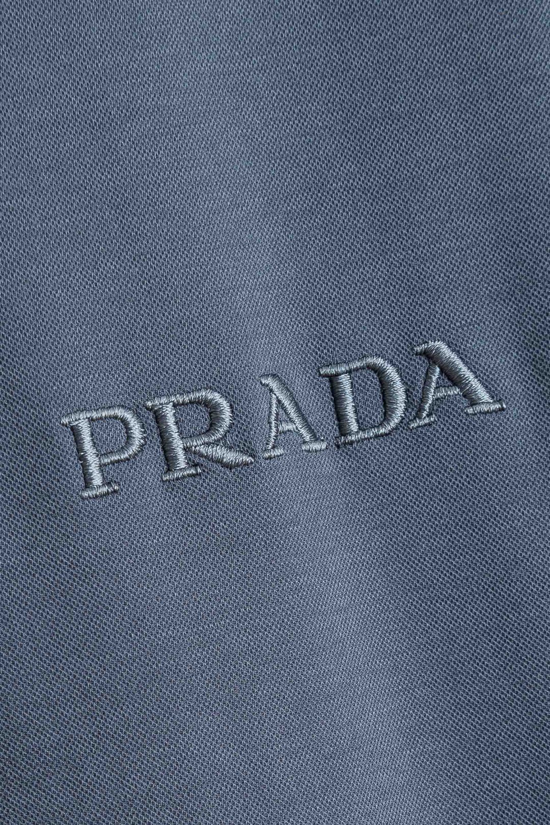 ☀️☀️PRADA普拉达26SS夏季新款男士圆领短袖T恤#高端奢侈成衣系列，新型纤维交织混纺。并经过复杂
