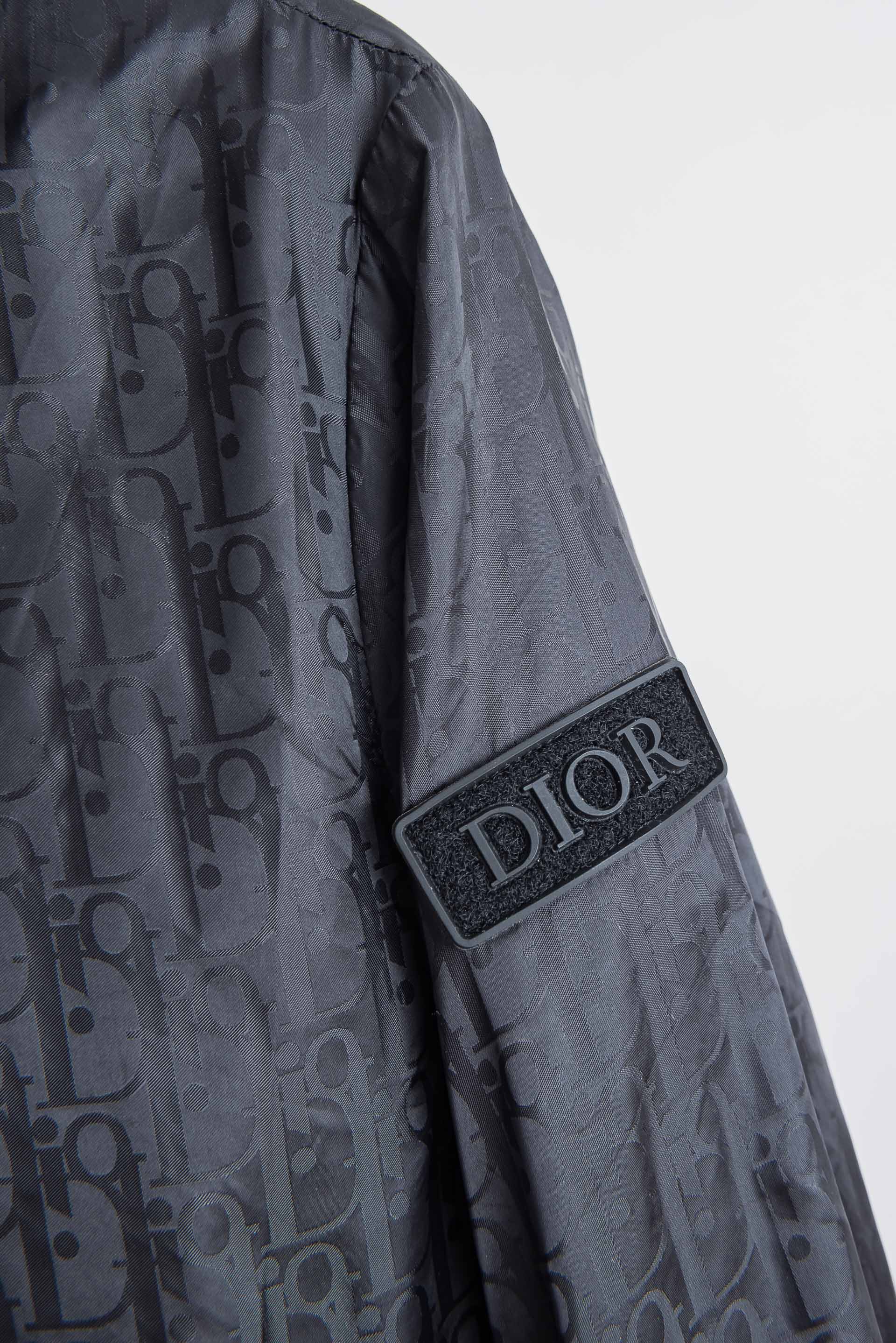 ☀️☀️Dior迪奥 2026ss男士连帽夹克防晒服#通体采用同色系的 Oblique 老花提花工艺，低