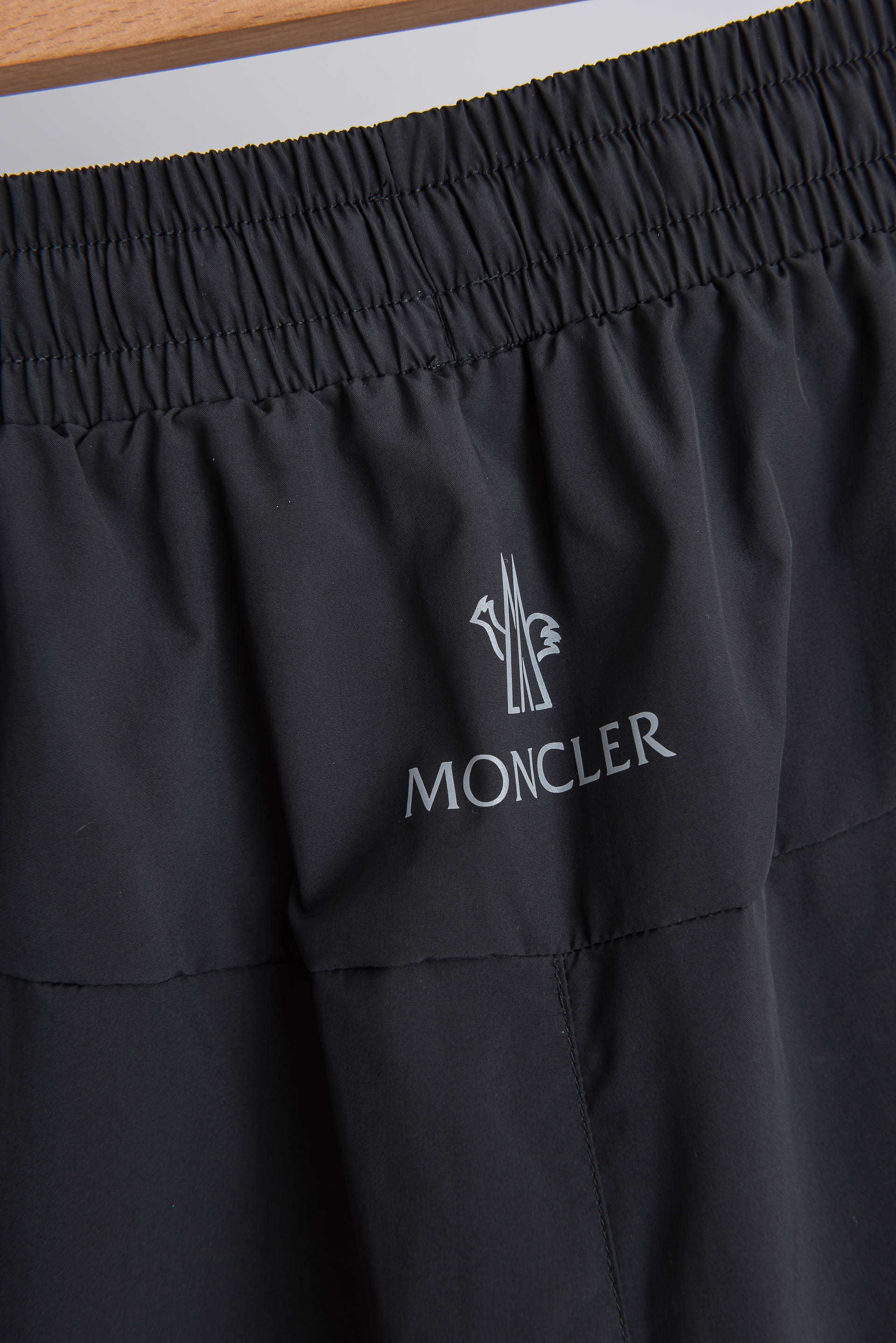 ☀️☀️ MONCLER蒙口 2026SS夏季经典轻薄速干尼龙抽绳男士沙滩短裤#该裤装取材于进口100%