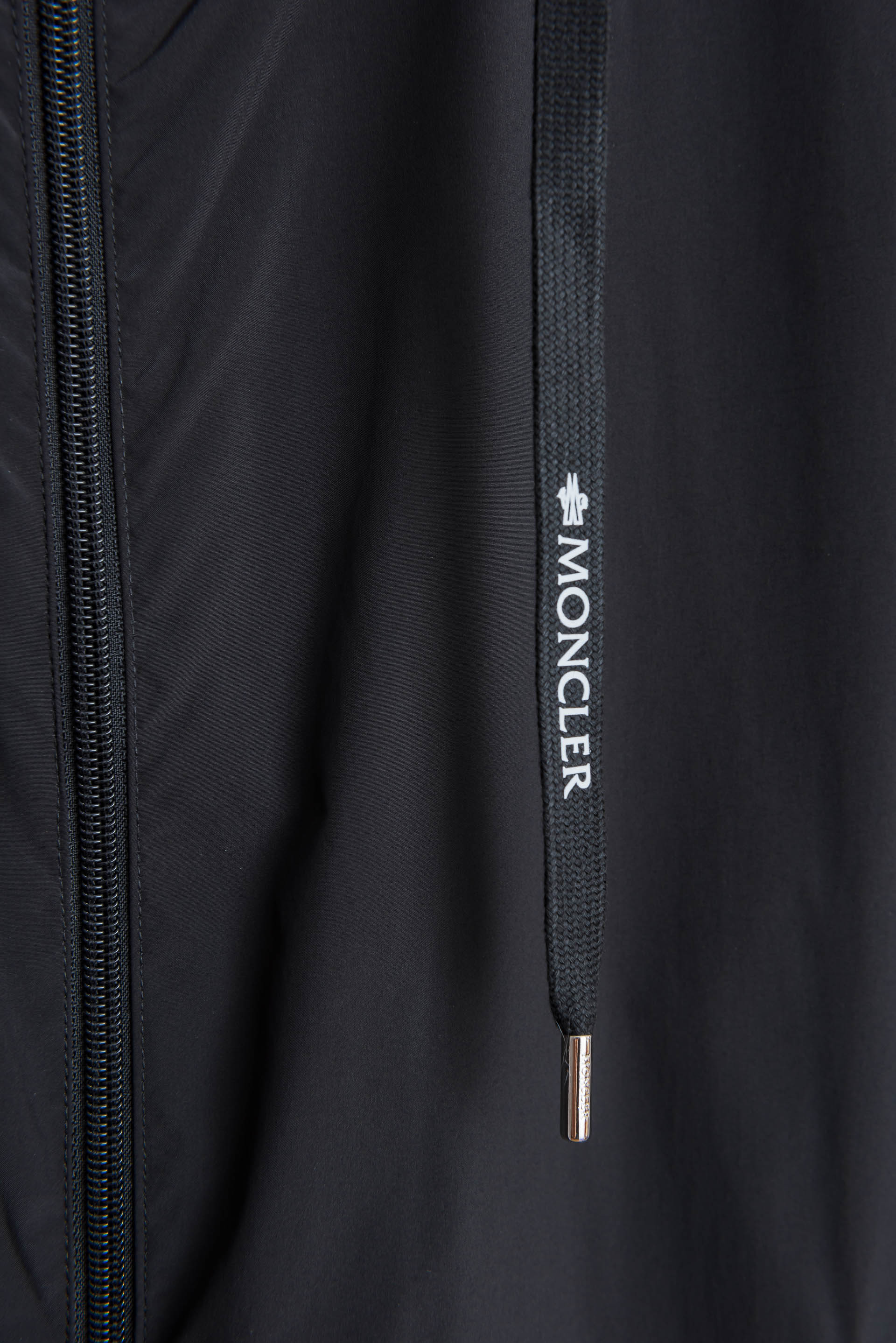 ☀️☀️Moncler蒙口/盟可睐2026最新功能性防晒风衣，兼具户外性能与轻奢穿搭属性，在轻奢运动男装
