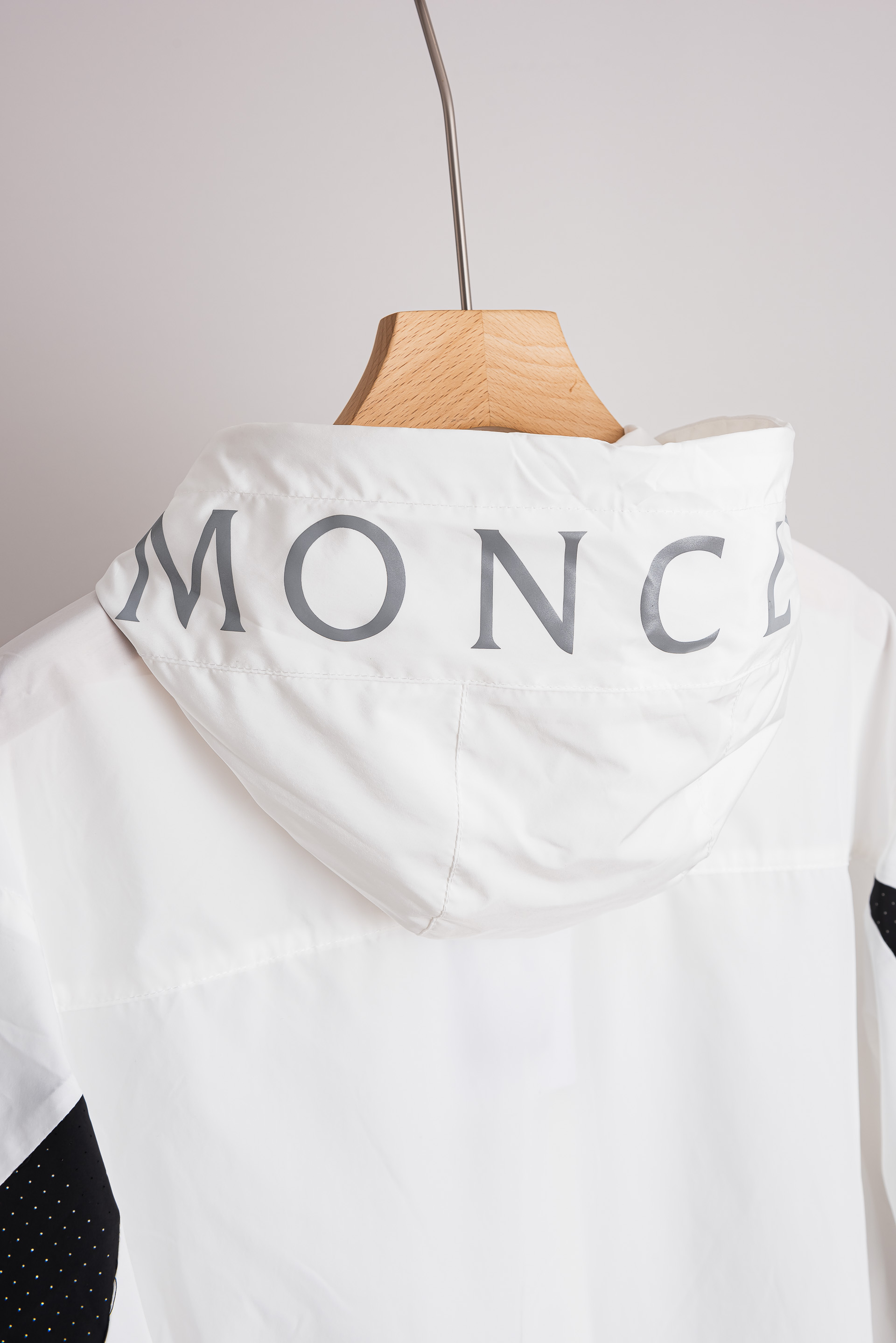 ☀️☀️Moncler蒙口/盟可睐2026最新功能性防晒风衣，兼具户外性能与轻奢穿搭属性，在轻奢运动男装