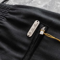 Loro Piana 2026春夏新品亚麻混纺休闲裤#面料自带天然透气、垂坠感强的特性,是高端品牌夏季裤 Loro Piana 2026春夏新品亚麻混纺休闲裤#面料自带天然透气、垂坠感强的特性,是高端品牌夏季裤