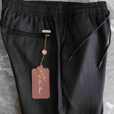 Loro Piana 2026春夏新品亚麻混纺休闲裤#面料自带天然透气、垂坠感强的特性,是高端品牌夏季裤 Loro Piana 2026春夏新品亚麻混纺休闲裤#面料自带天然透气、垂坠感强的特性,是高端品牌夏季裤