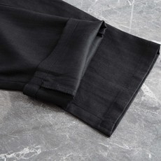 Loro Piana 2026春夏新品亚麻混纺休闲裤#面料自带天然透气、垂坠感强的特性,是高端品牌夏季裤 Loro Piana 2026春夏新品亚麻混纺休闲裤#面料自带天然透气、垂坠感强的特性,是高端品牌夏季裤