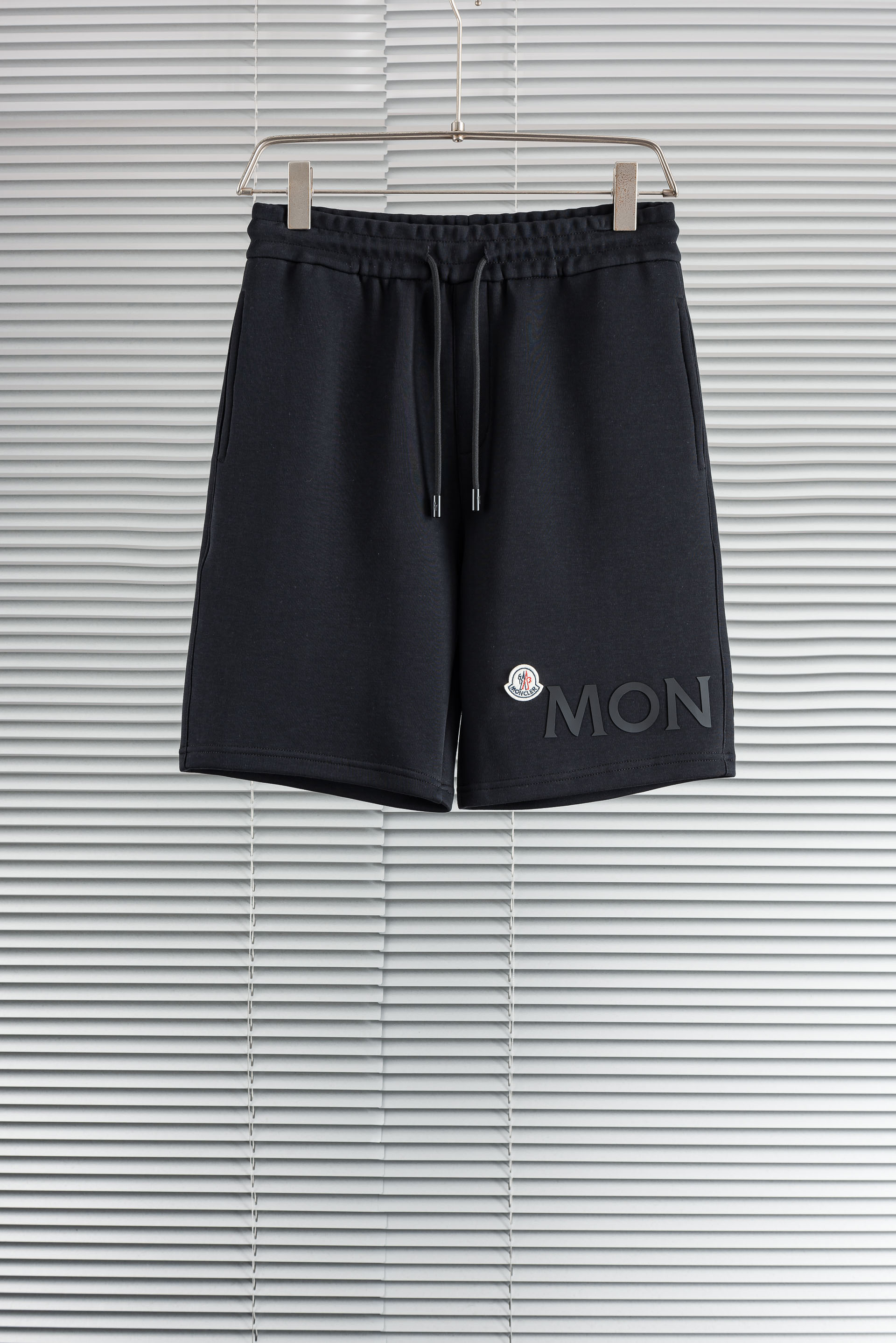 MONCLER 蒙口2026春夏新款！徽标棉质短裤#呈现休闲版型！两个侧袋，一个后袋，采用经典的抽绳松紧