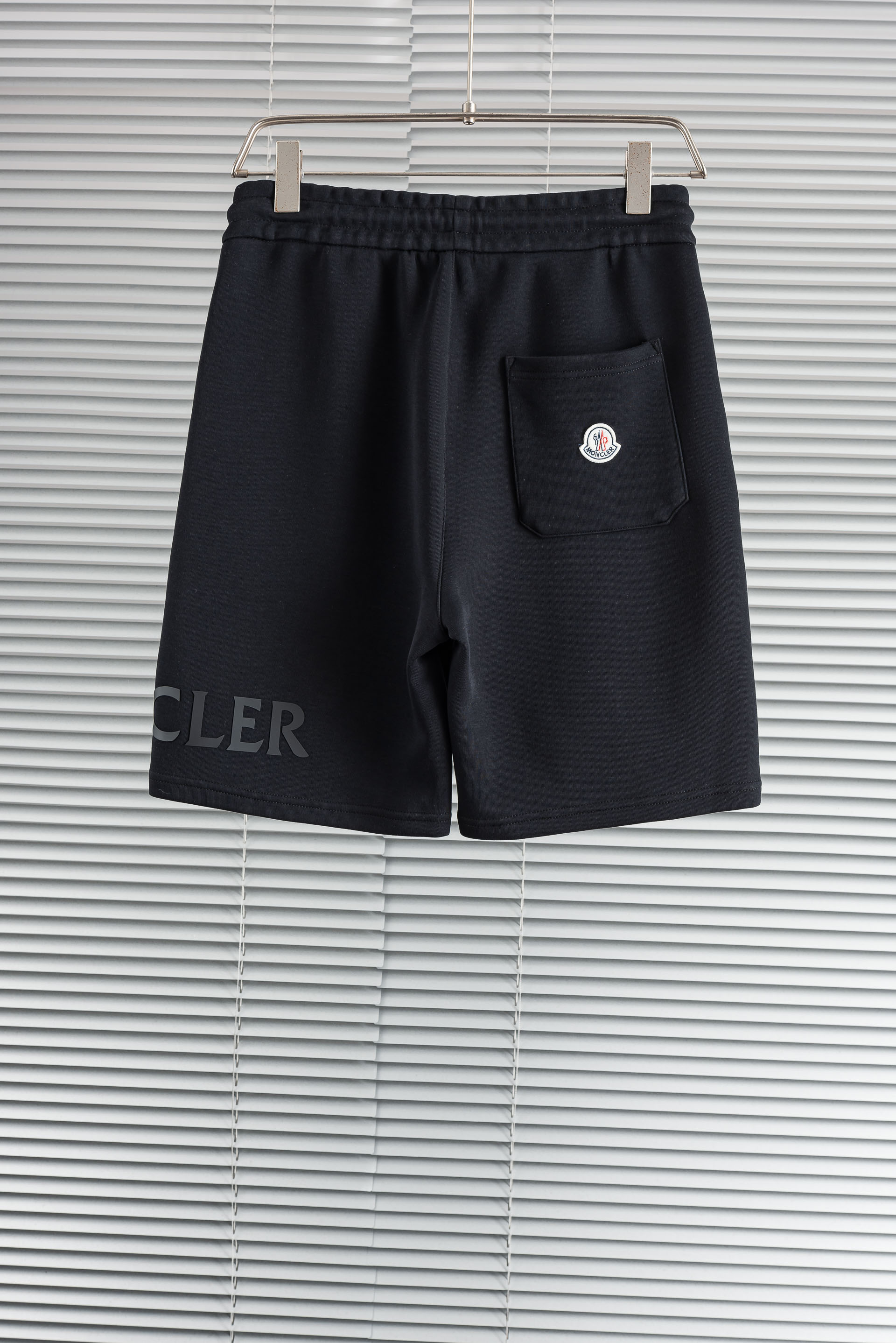 MONCLER 蒙口2026春夏新款！徽标棉质短裤#呈现休闲版型！两个侧袋，一个后袋，采用经典的抽绳松紧