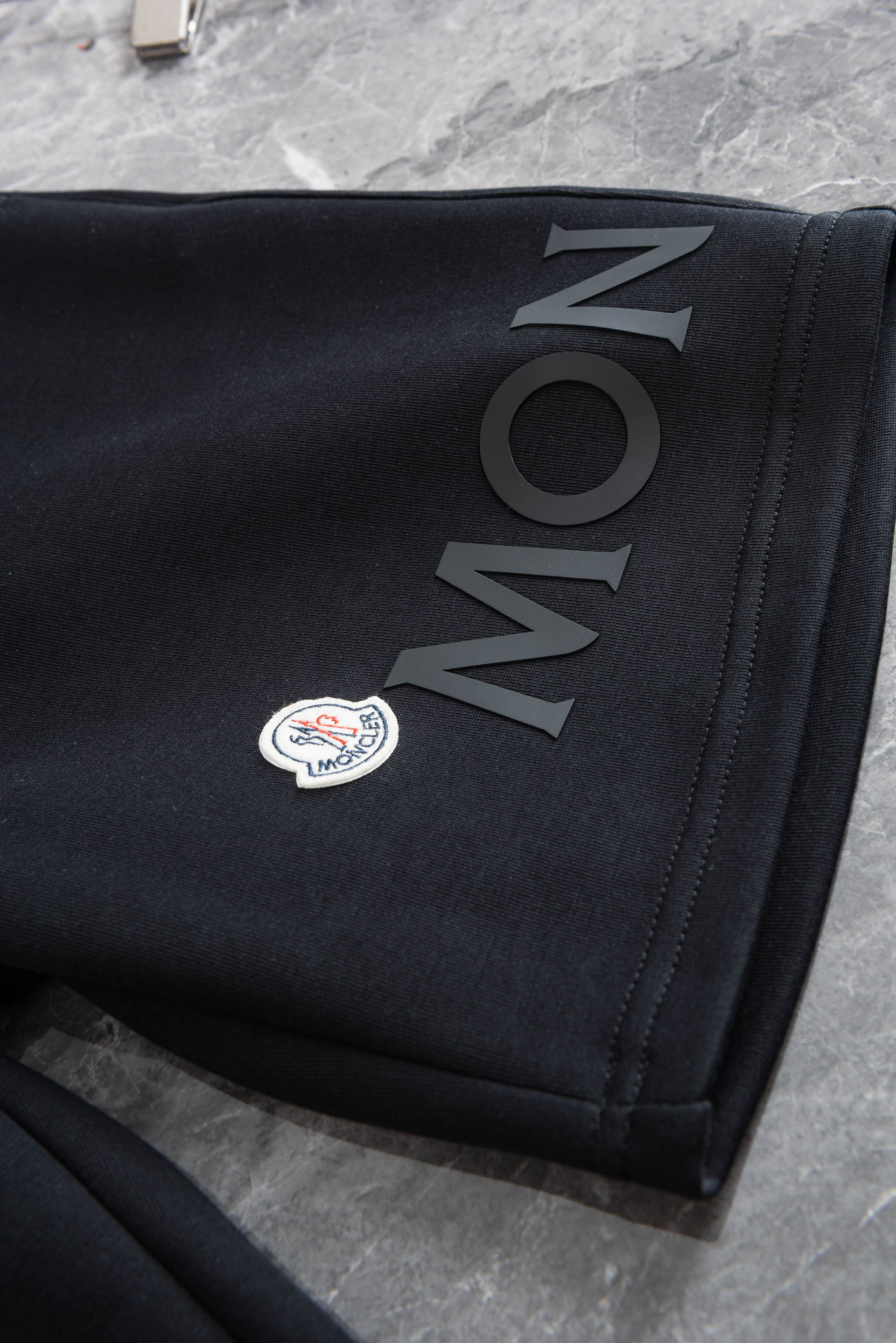MONCLER 蒙口2026春夏新款！徽标棉质短裤#呈现休闲版型！两个侧袋，一个后袋，采用经典的抽绳松紧