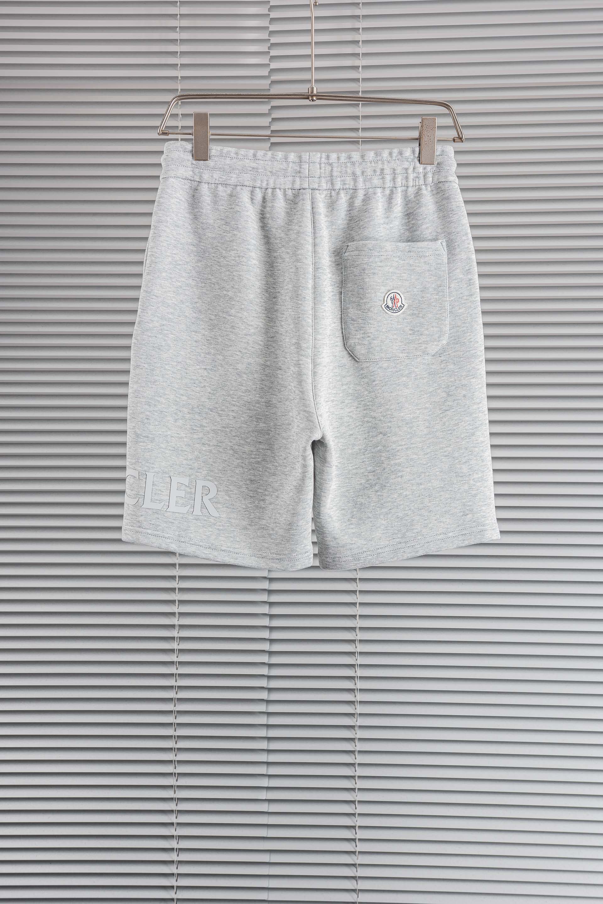 MONCLER 蒙口2026春夏新款！徽标棉质短裤#呈现休闲版型！两个侧袋，一个后袋，采用经典的抽绳松紧