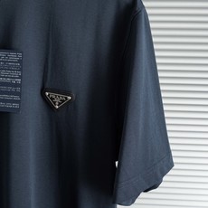 MONCLER蒙口26SS夏季新款男士圆领短袖T恤#高端奢侈成衣系列,新型纤维交织混纺。并经过复杂先进整 MONCLER蒙口26SS夏季新款男士圆领短袖T恤#高端奢侈成衣系列,新型纤维交织混纺。并经过复杂先进整