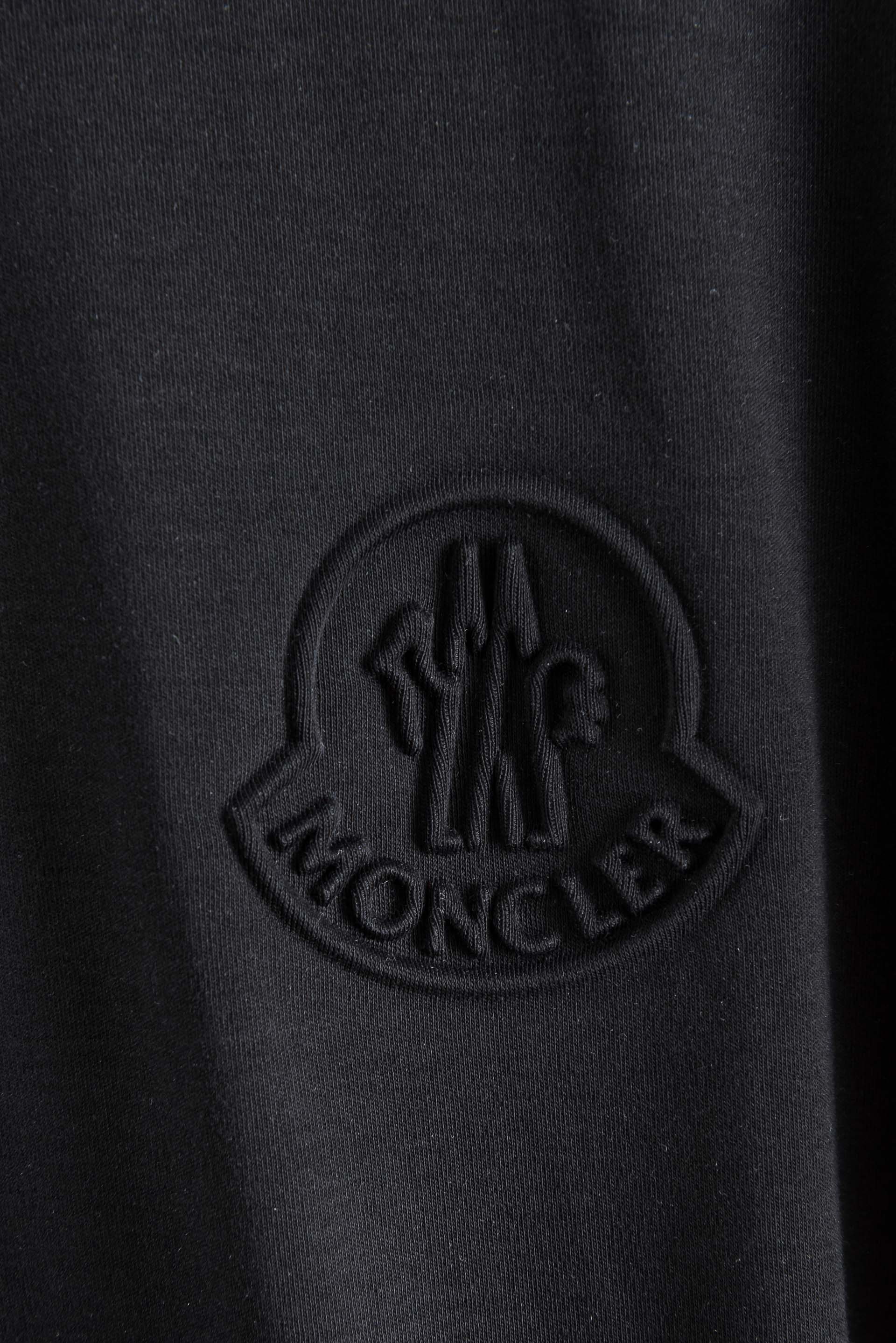 MONCLER蒙口26SS夏季新款男士圆领短袖T恤#高端奢侈成衣系列，新型纤维交织混纺。并经过复杂先进整