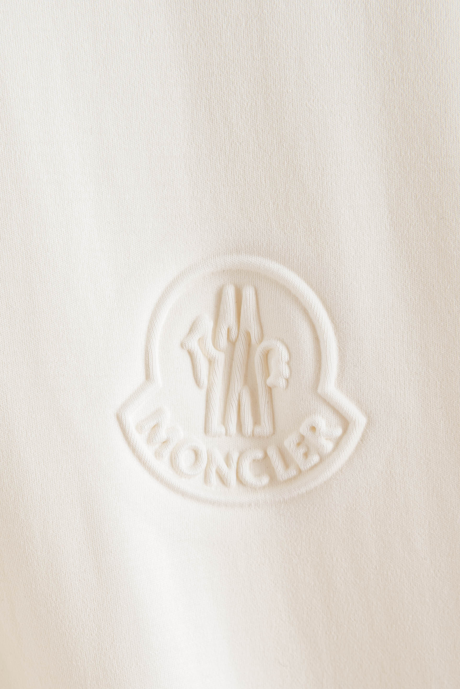 MONCLER蒙口26SS夏季新款男士圆领短袖T恤#高端奢侈成衣系列，新型纤维交织混纺。并经过复杂先进整