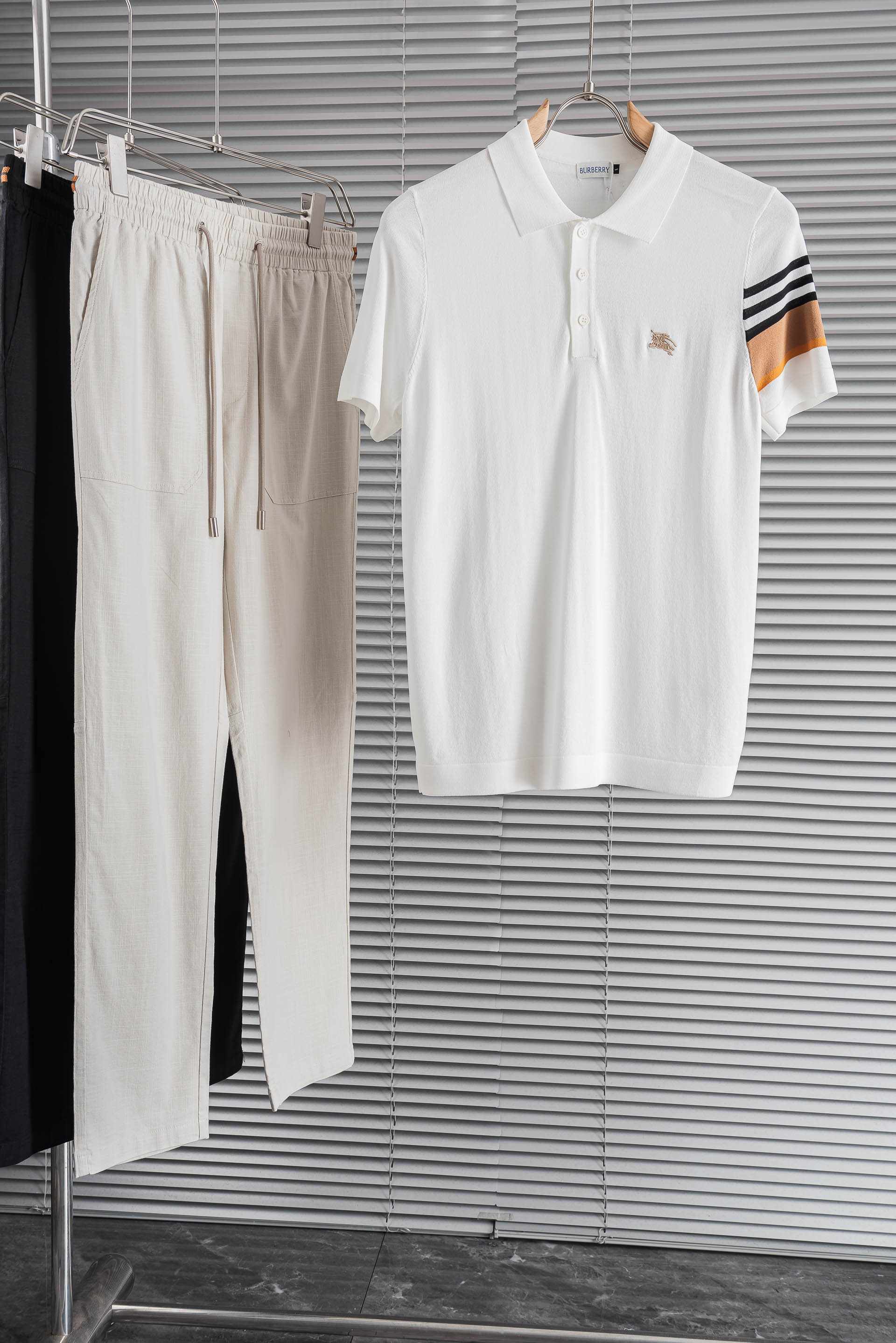 BURBERRY巴宝莉 2026男士针织翻领短袖衫！采用高端进口针织Elite面料！弹力持久、质感高级，