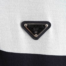 普拉达Prada2026男士针织翻领短袖衫!采用高端进口针织Elite面料!弹力持久、质感高级,贴肤瞬间 普拉达Prada2026男士针织翻领短袖衫!采用高端进口针织Elite面料!弹力持久、质感高级,贴肤瞬间