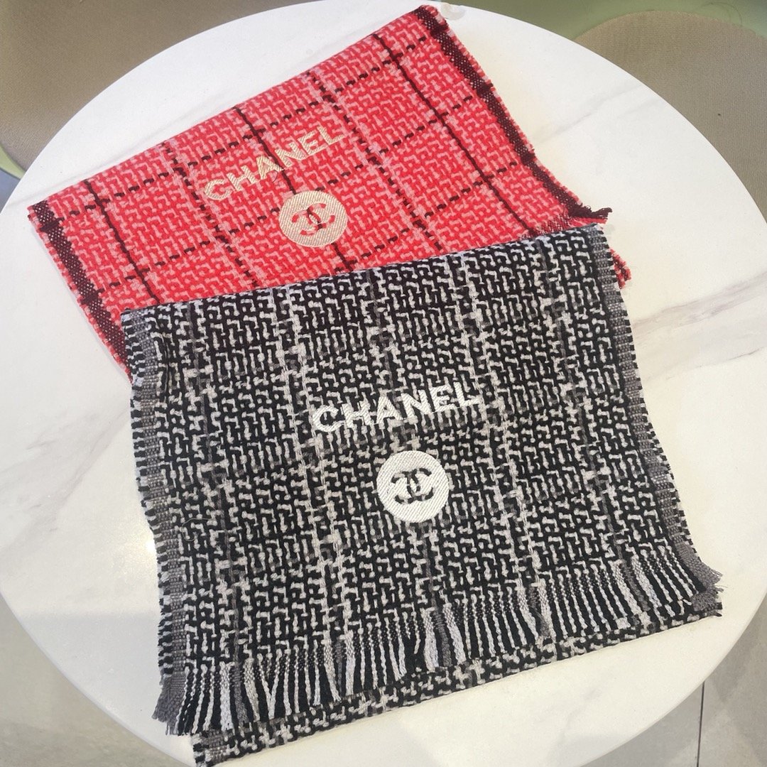 真香系列Chanel经典小香风格纹围巾️时尚奢华品质上乘客供合资订纺的毛呢纱线超级难得一见的️送人自用绝