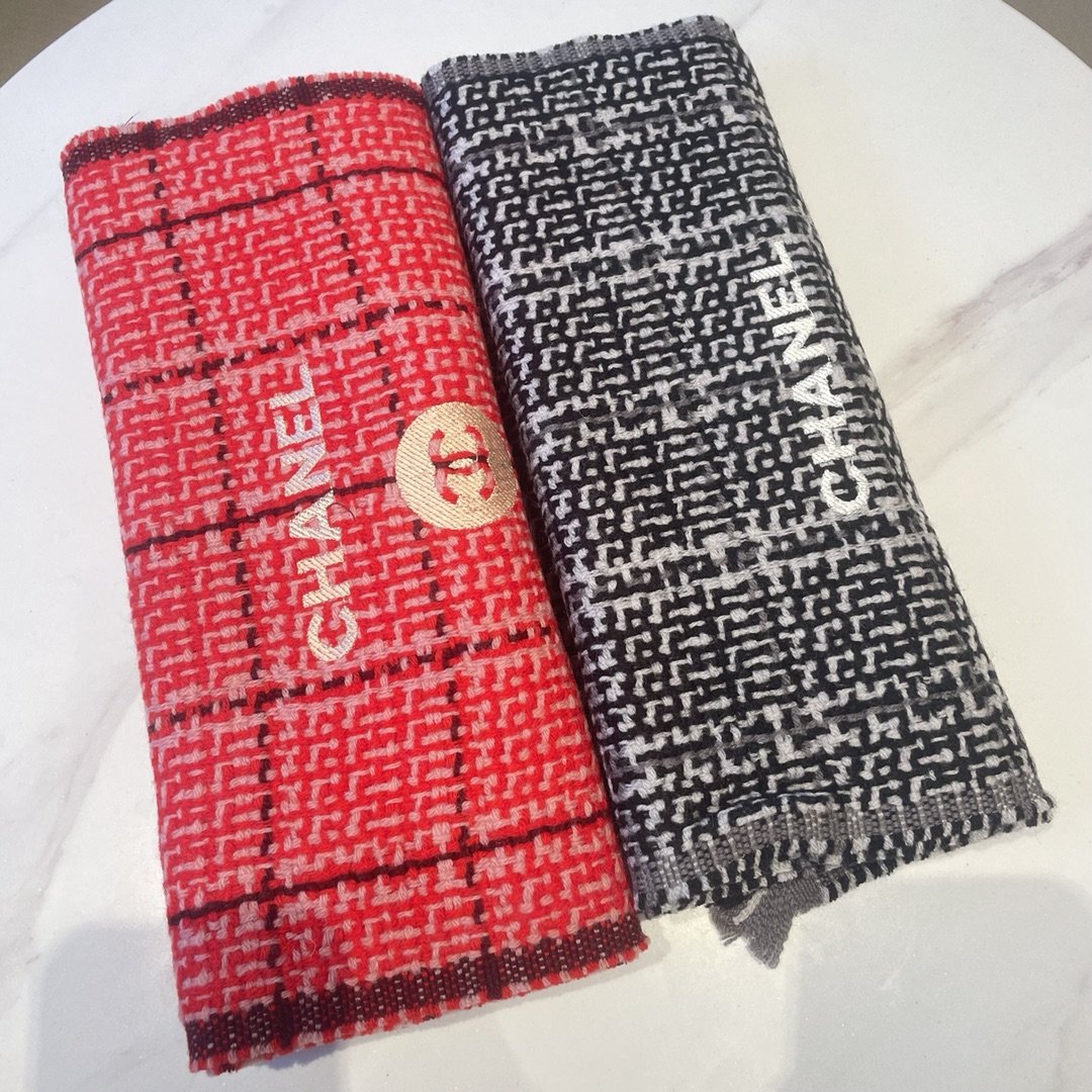 真香系列Chanel经典小香风格纹围巾️时尚奢华品质上乘客供合资订纺的毛呢纱线超级难得一见的️送人自用绝
