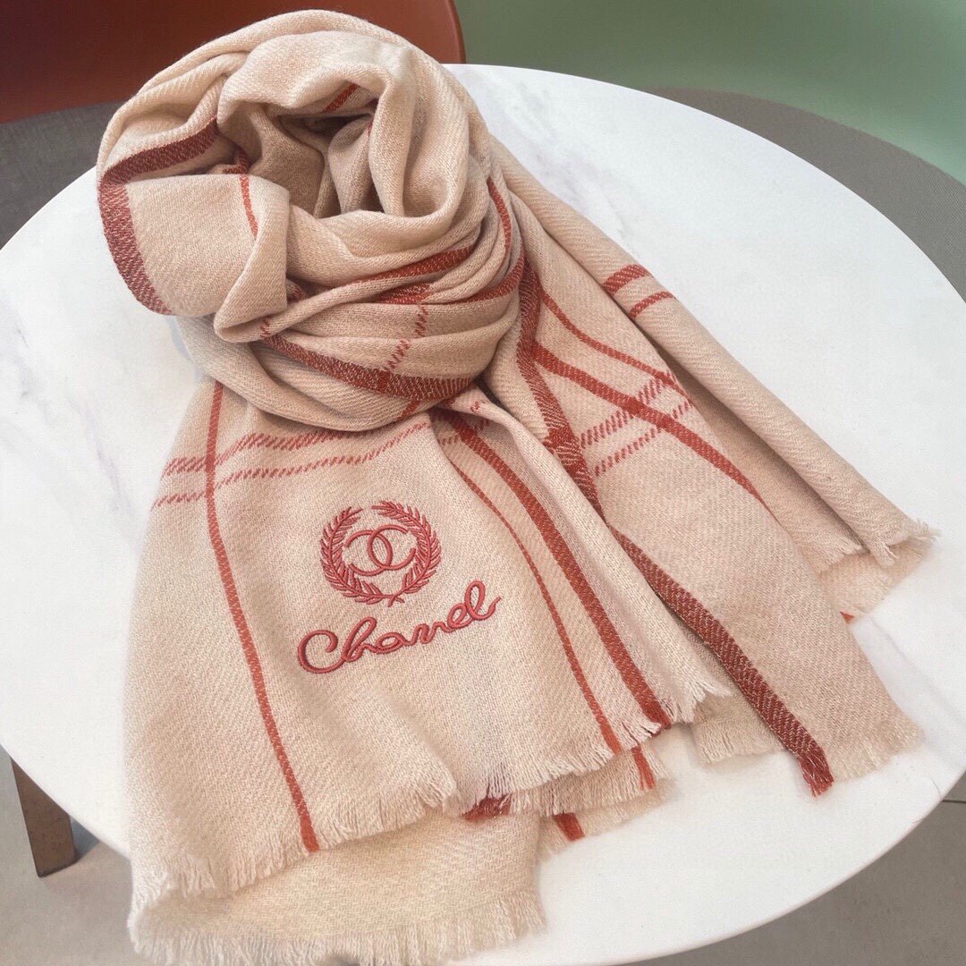 真香系列Chanel小香风格纹围巾披肩时尚奢华品质上乘客供合资订纺的羊绒纱线超级难得一见的️送人自用绝对