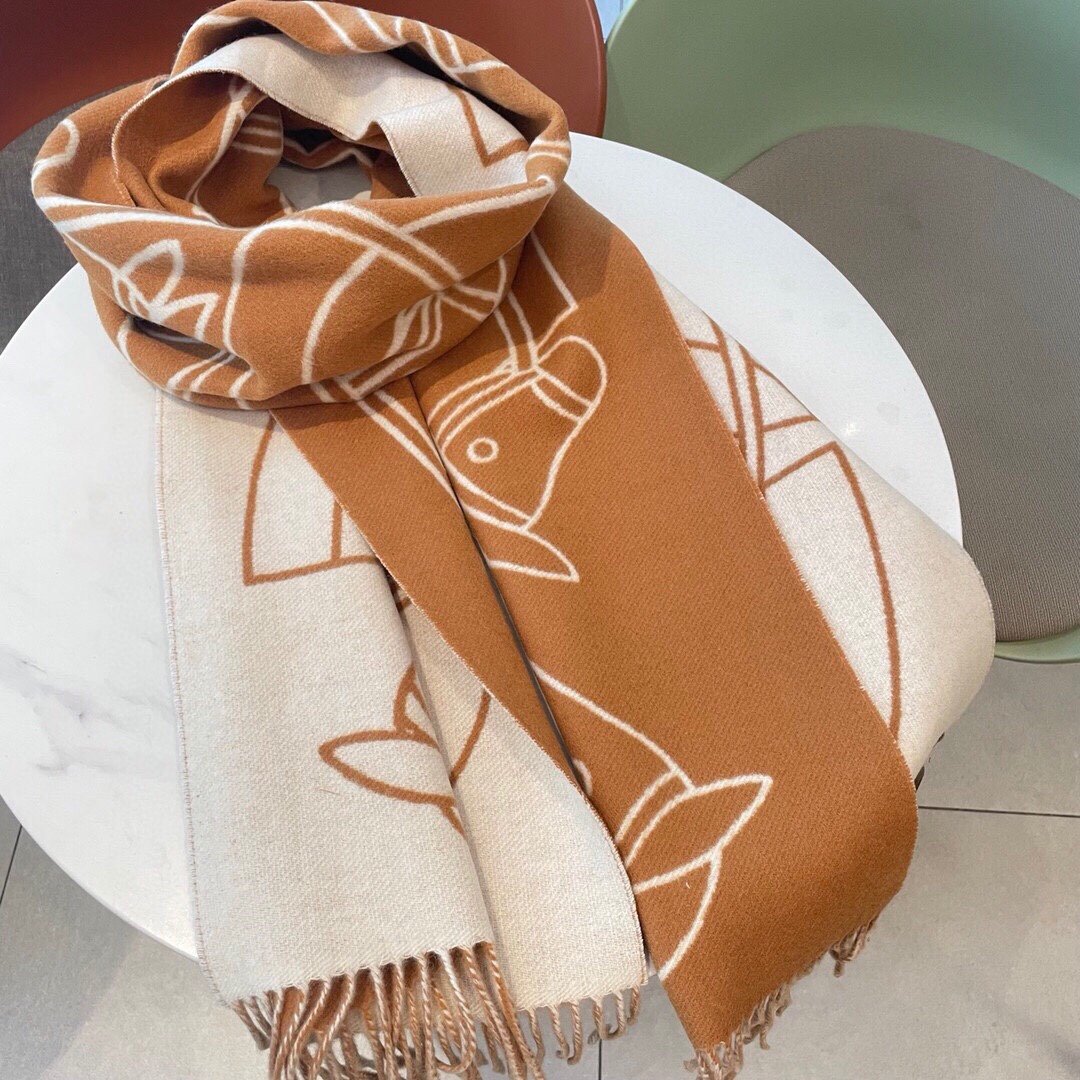 HermesCasaqueEntrelacsEquestres围巾️这款山羊绒围巾采用细腻的撞色提花编织