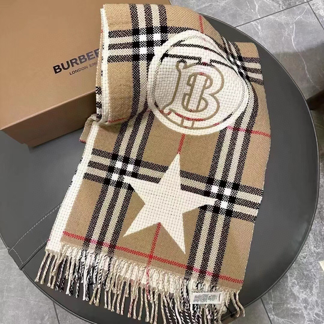 Burberry巴宝莉爆款来袭精选柔软的羊毛羊绒混纺面料打造缔造卓越触感及保暖性能装饰ThomasBur