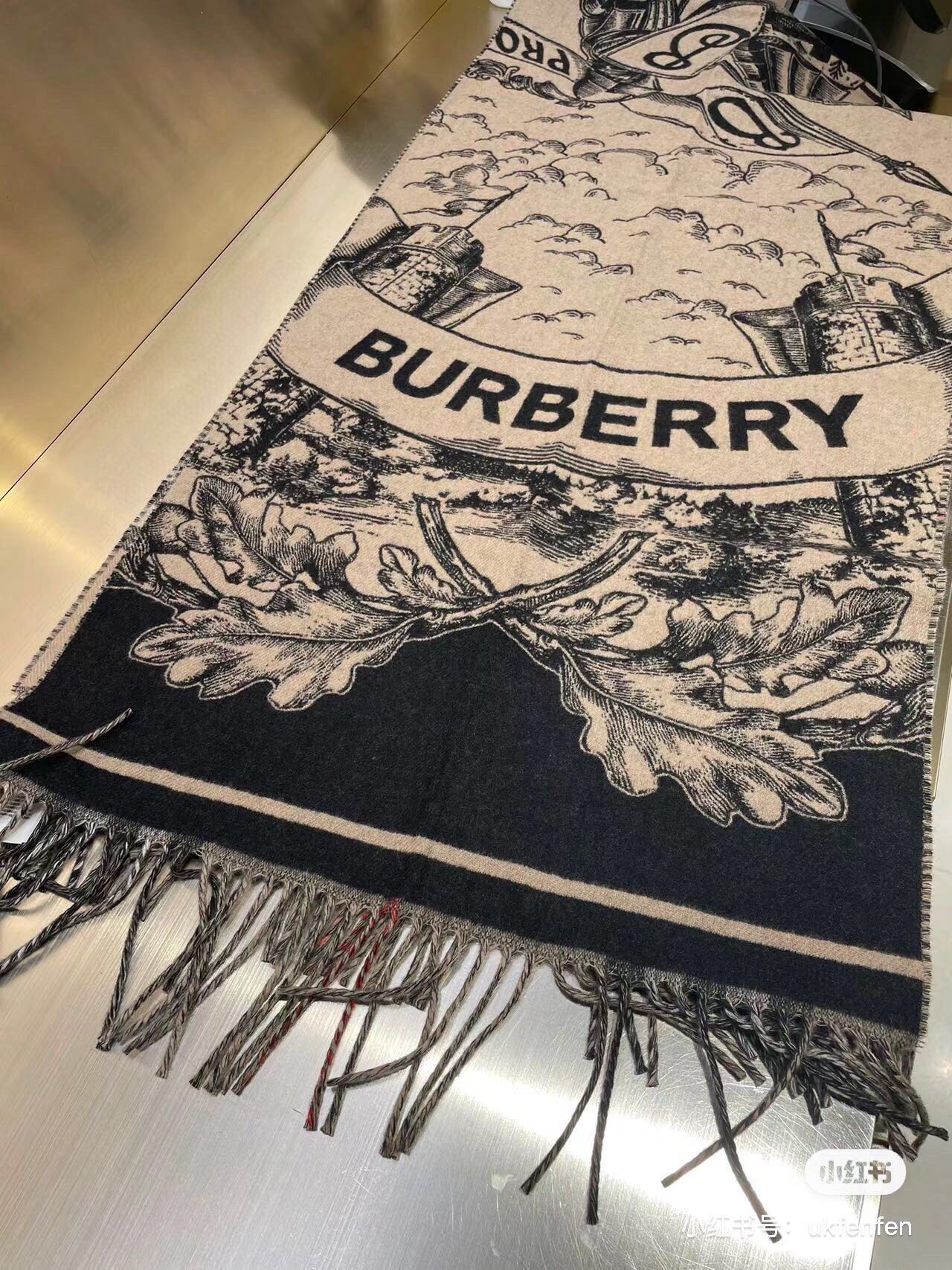 Bur爆款战马骑士双面披肩各种好看被誉为Burberry今年最美的款最经典的提花战马徽标最美的经典焦糖配