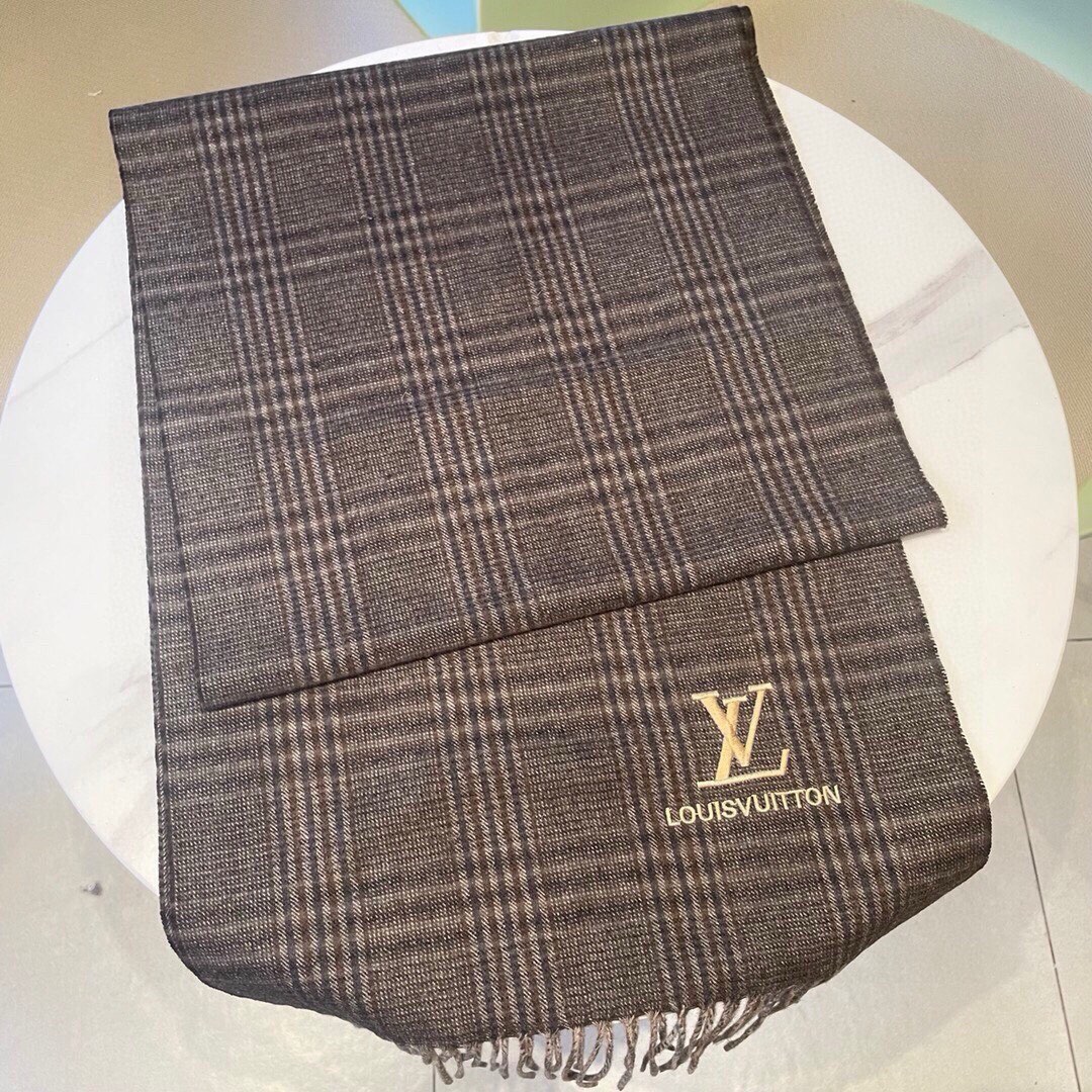 LouisVuitton️非常正的男士围巾️大气简约超级好看的男神配色任何男生都会喜欢的款吧LV经典标志