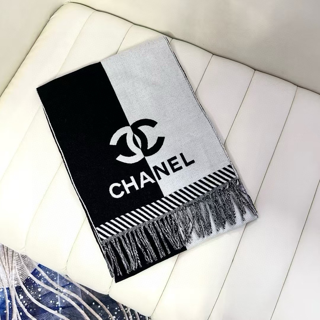 高版Chanel香奶奶24年新款拼色设计经典的Logo提花展现上身才会知道它的美大牌范十足F货根本仿不来