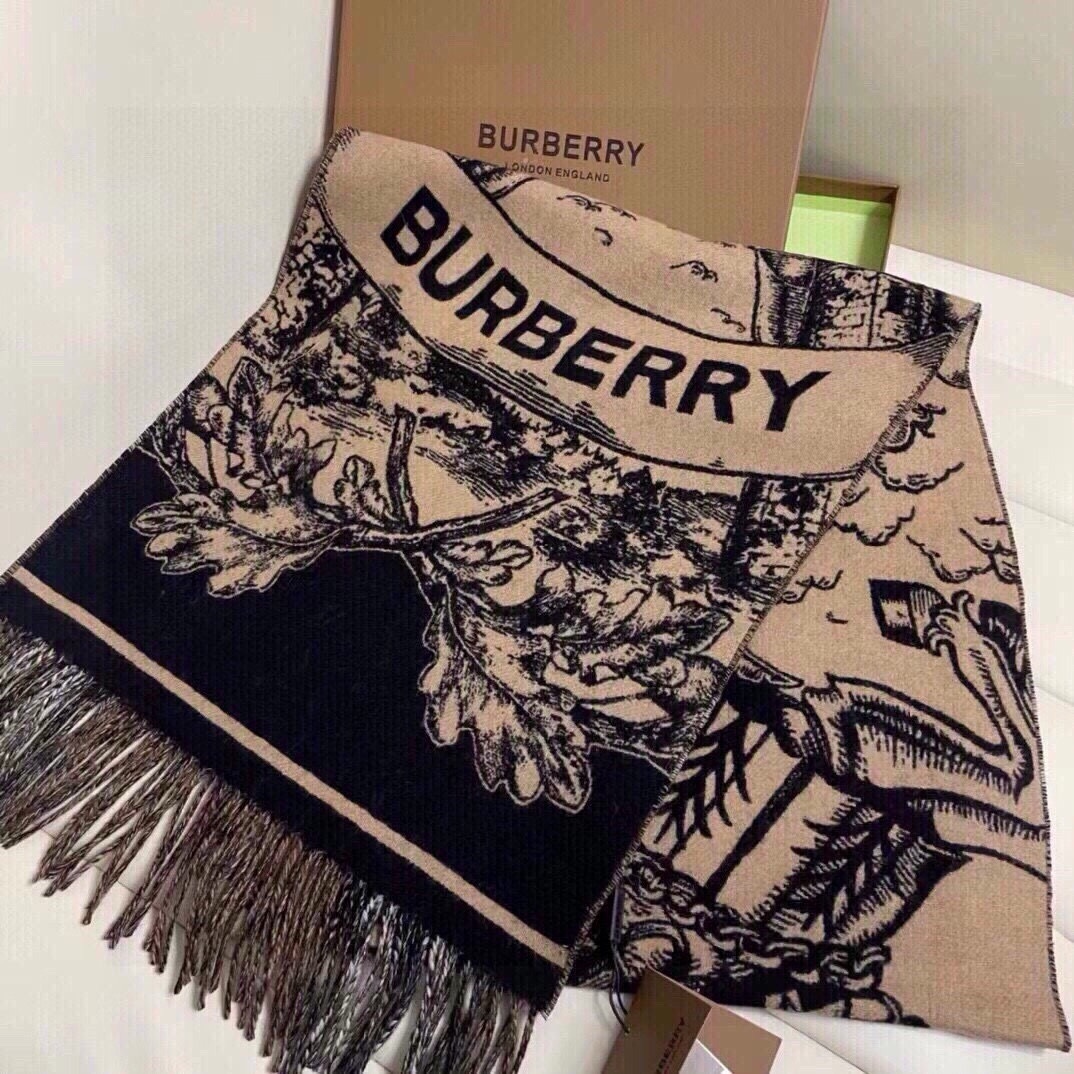 Bur爆款战马骑士双面披肩各种好看被誉为Burberry今年最美的款最经典的提花战马徽标最美的经典焦糖配