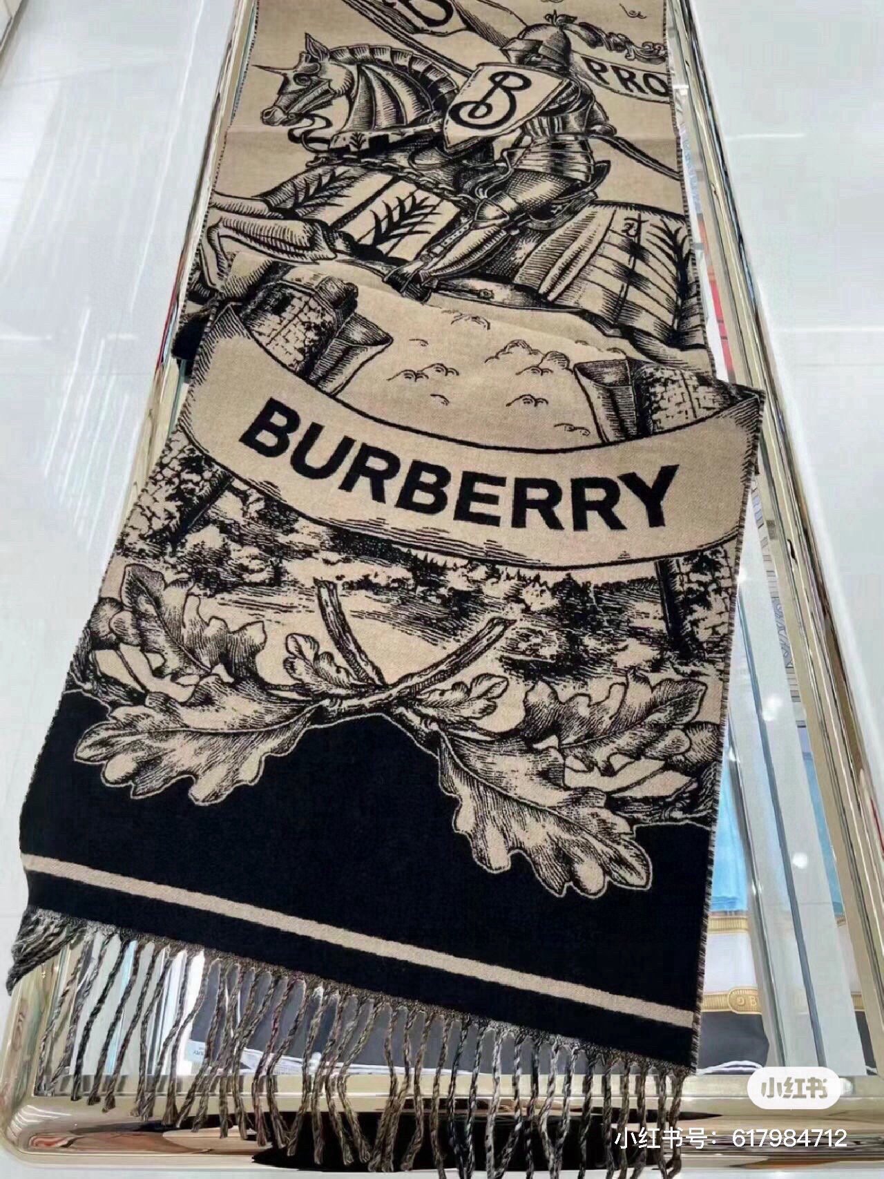 Bur爆款战马骑士双面披肩各种好看被誉为Burberry今年最美的款最经典的提花战马徽标最美的经典焦糖配