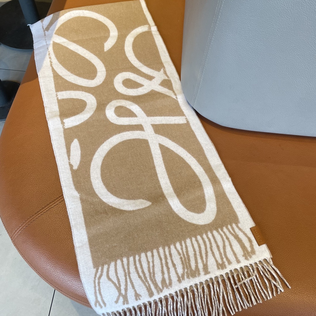 Loewe罗意威新品️很幸運拿到這個品牌的東西真的不多見很少在國內做訂單款式真的少的可怜️️️羅意威作為