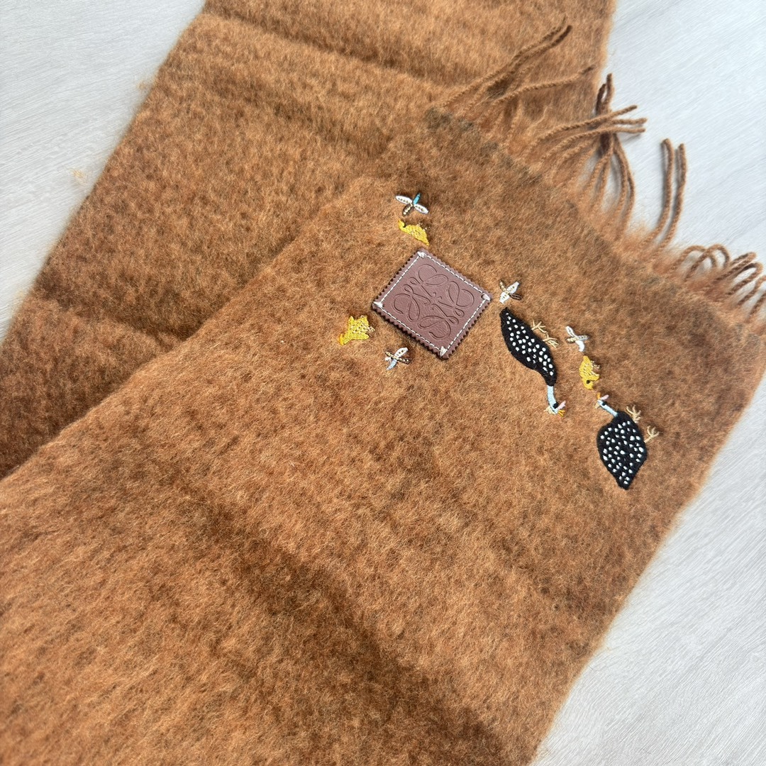 Loewe罗意威和日本陶瓷艺术家SunaFujita联名绝美冰川蓝配上小企鹅和潜水员像在海洋里畅游童趣十