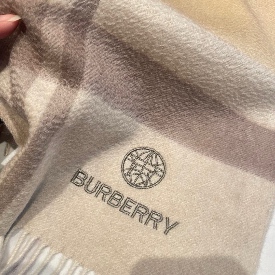 Burberry巴宝莉新款重磅水波纹羊绒围巾️美腻的情侣款真的是高端Level重磅极品️妥妥的家属福利我