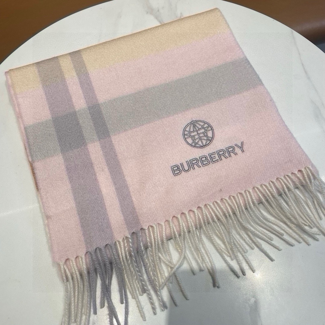 Burberry巴宝莉新款重磅水波纹羊绒围巾️美腻的情侣款真的是高端Level重磅极品️妥妥的家属福利我