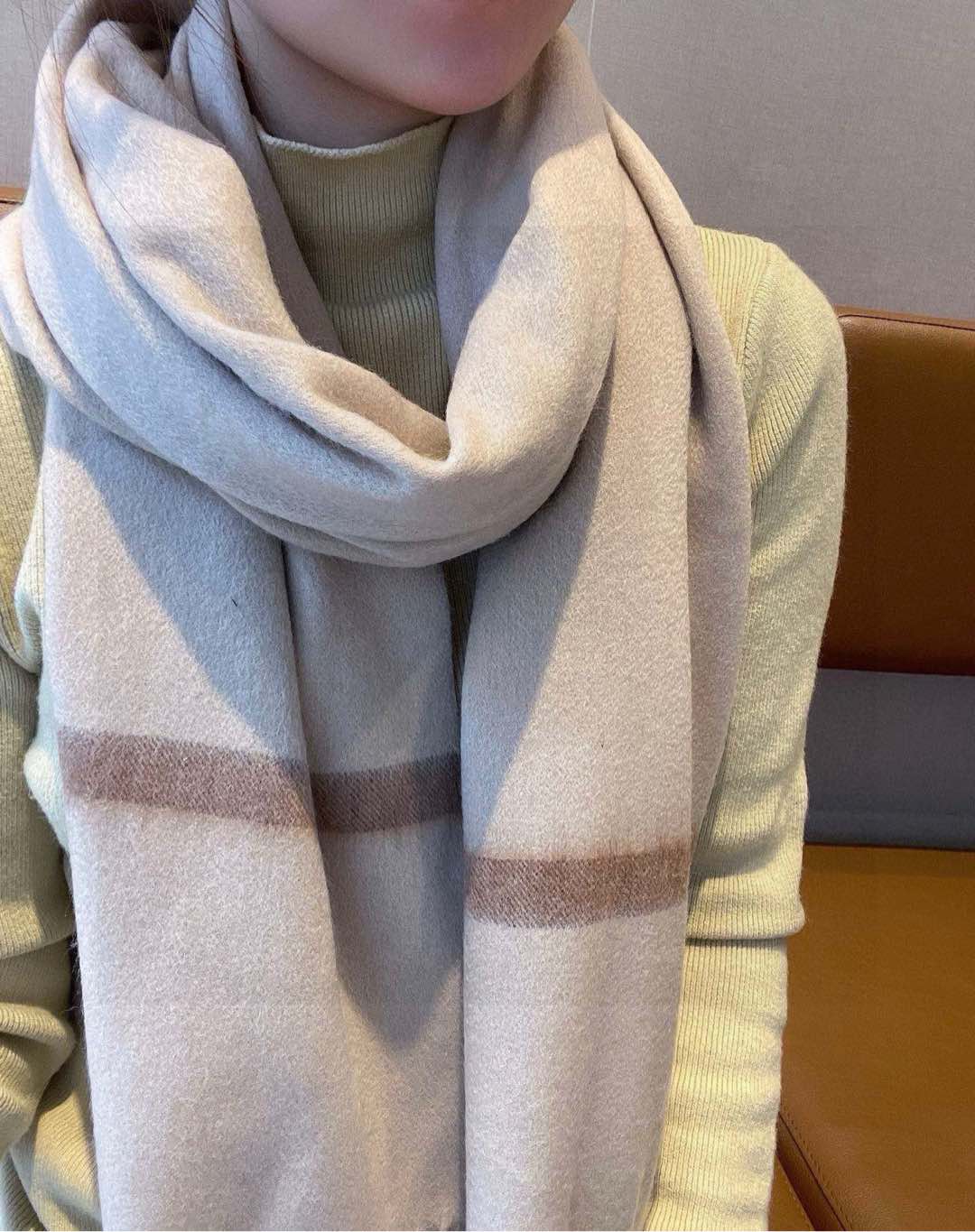 NO:188443,Loro Piana ·  Nuoyou Pianya [official website is released simultaneously, trading company's last order, top-quality cashmere scarf shawl] is too high to give away people to keep it. It is a big hit, hit, and the best hard products are available in the channel. The number of cashmere is exported to Italy, which is very small. The customer-supplied fabric has a soft and glutinous feel. After 