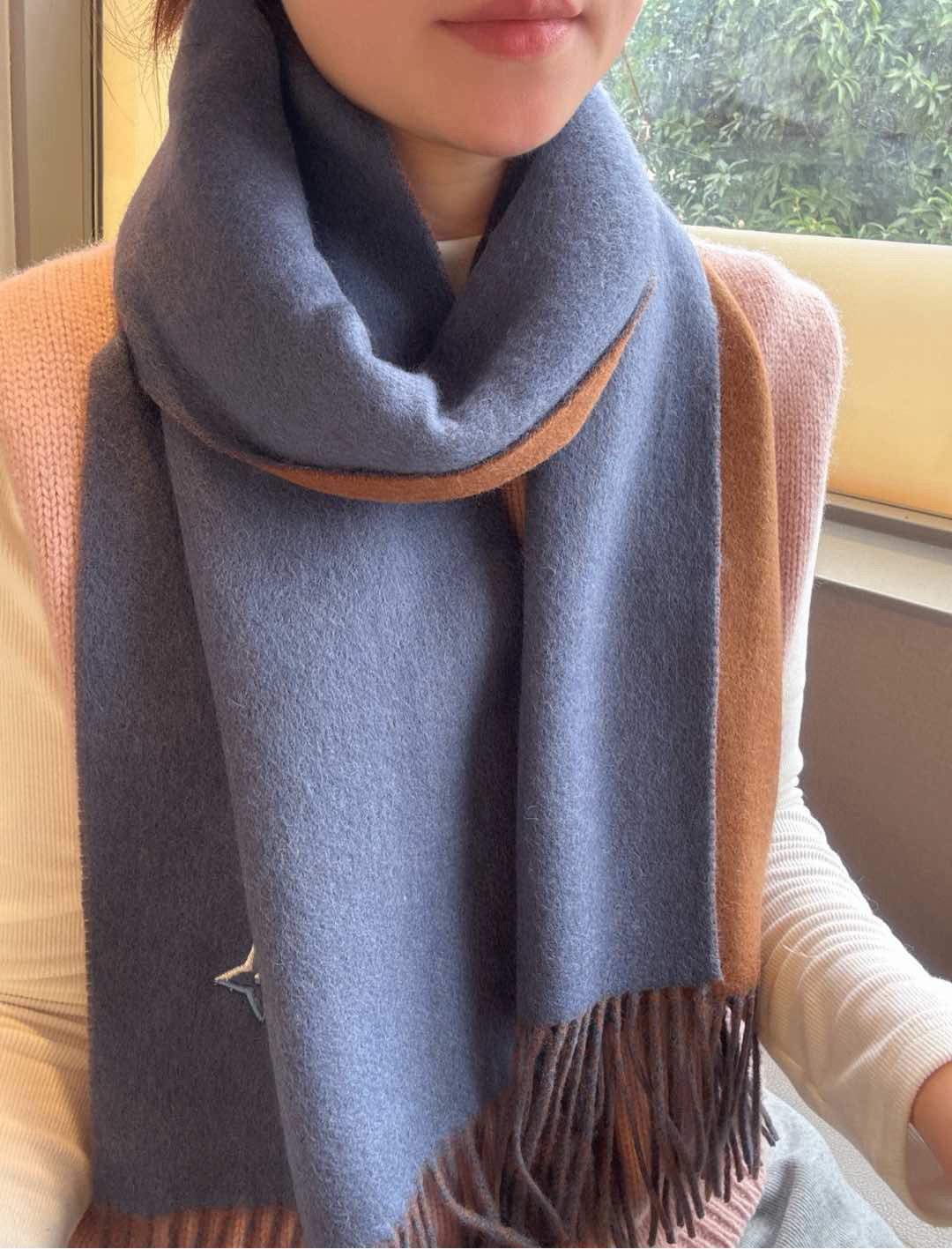 NO:188694,LV Dalujia's new double-sided scarf, exclusive first release, the scarf is made of wool, and is brushed to create comfort and warmth. The embroidered Louis Vuitton letter logo is the finishing touch, injecting a trendy style into daily style. Specifications 30 x 180 cm (height x length) wool Embroidered Louis Vuitton logo weaving pattern Tassel trim high-end scarf, high-end scarf, louis vuitton, louis vuitton, louis vuitton, louis vuitton, louis vuitton, louis vuitton, louis vuitton, louis vuitton19860909LV大驴家新款双面围巾,独家首发,围巾取材绵羊毛,以拉绒处理营造舒适暖意.刺绣路易威登字母标识点睛一隅,为日常造型注入潮流格调. 规格30 x 180 厘米 (高 x 长度) 绵羊毛 刺绣路易威登标识织纹 流苏饰边高版本围巾,高版本围巾,louis vuitton,louis vuitton,louis vuitton,louis vuitton,scarf