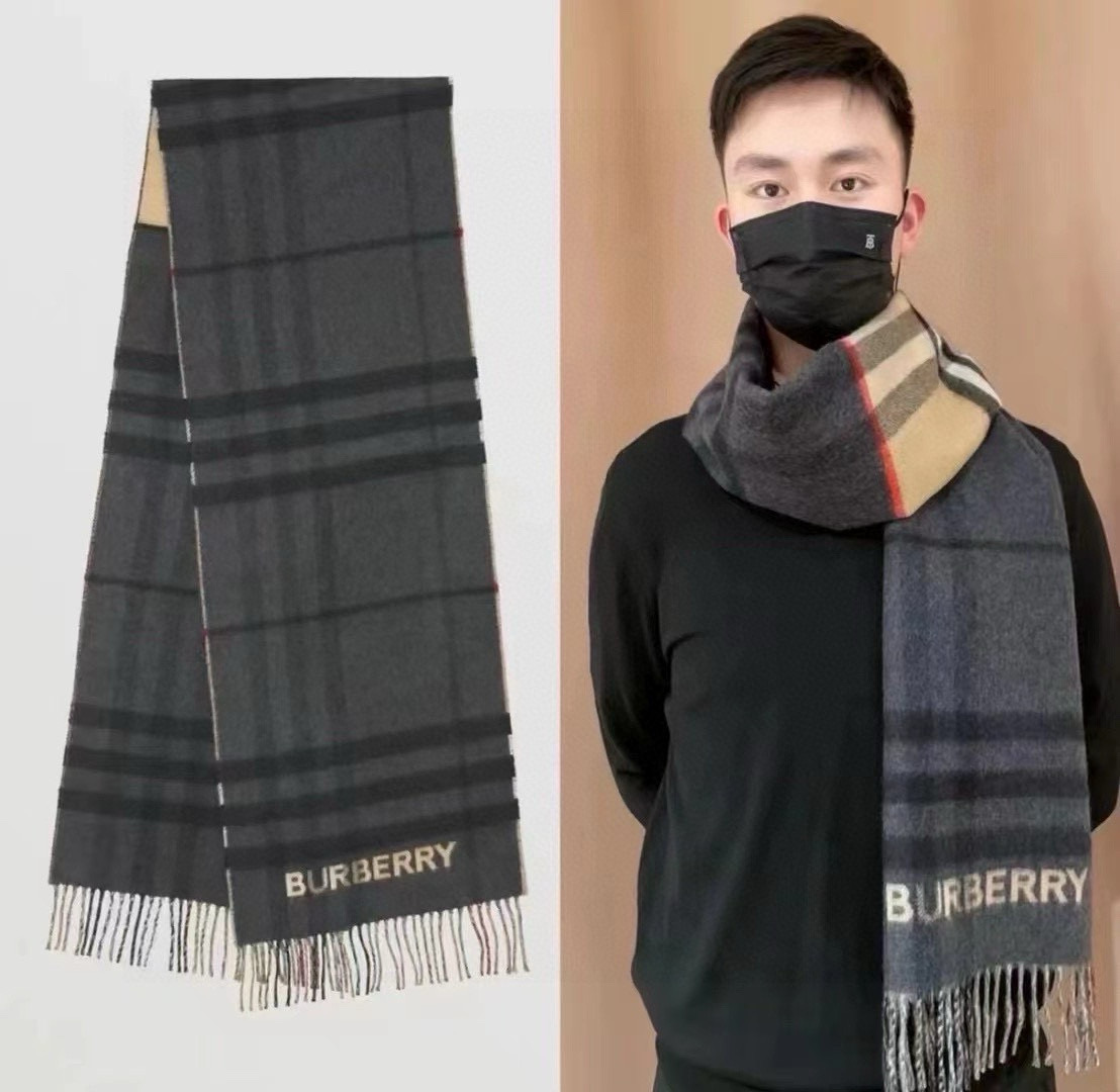 NO:188699,Bur's latest cashmere color-blocked scarf is presented to both men and women. It is essential to have a classic and versatile scarf in such a season. 30*180cm lamb velvet is soft and skin-friendly. Because it improves the weaving process and increases density. It also has a hard visual effect. It is definitely a styling and matching style. It is a high-version scarf, high-version scarf, burberry19860909Bur最新款羊绒拼色围巾奉上论男女都可用在这样的季节里拥有一条经典百搭的围巾必不可少 30*180cm 羔绒 柔软质地亲肤感舒适 因为提高了织造工艺增加了密度 在舒适的同时 也有硬挺的视觉效果绝对是造型搭配爆表单品高版本围巾,高版本围巾,burberry,scarf