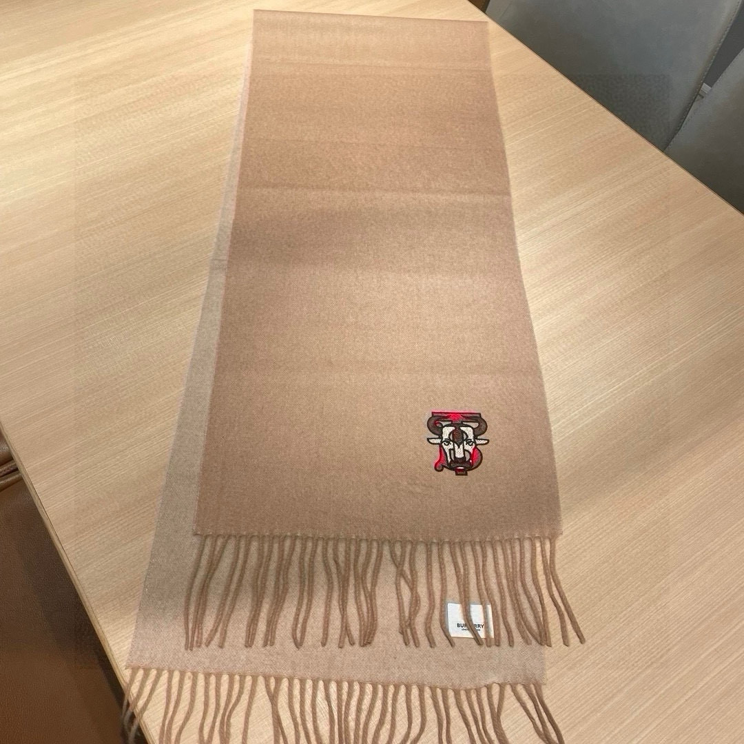 🆕Burberry · 巴宝莉‼️绝对的家属福利‼双层织造两面不同颜色，一条围巾二种风格，高难度工艺锁边