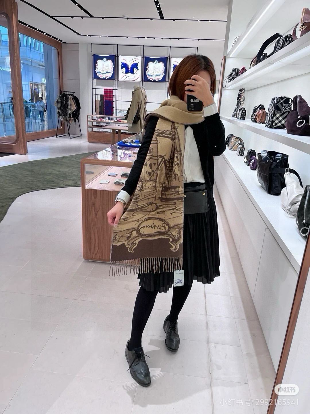 🆕Burberry 去年的战马围巾 断货有多厉害不用多说了吧…..今年这个双面英国塔桥提花羊绒围巾，绝对