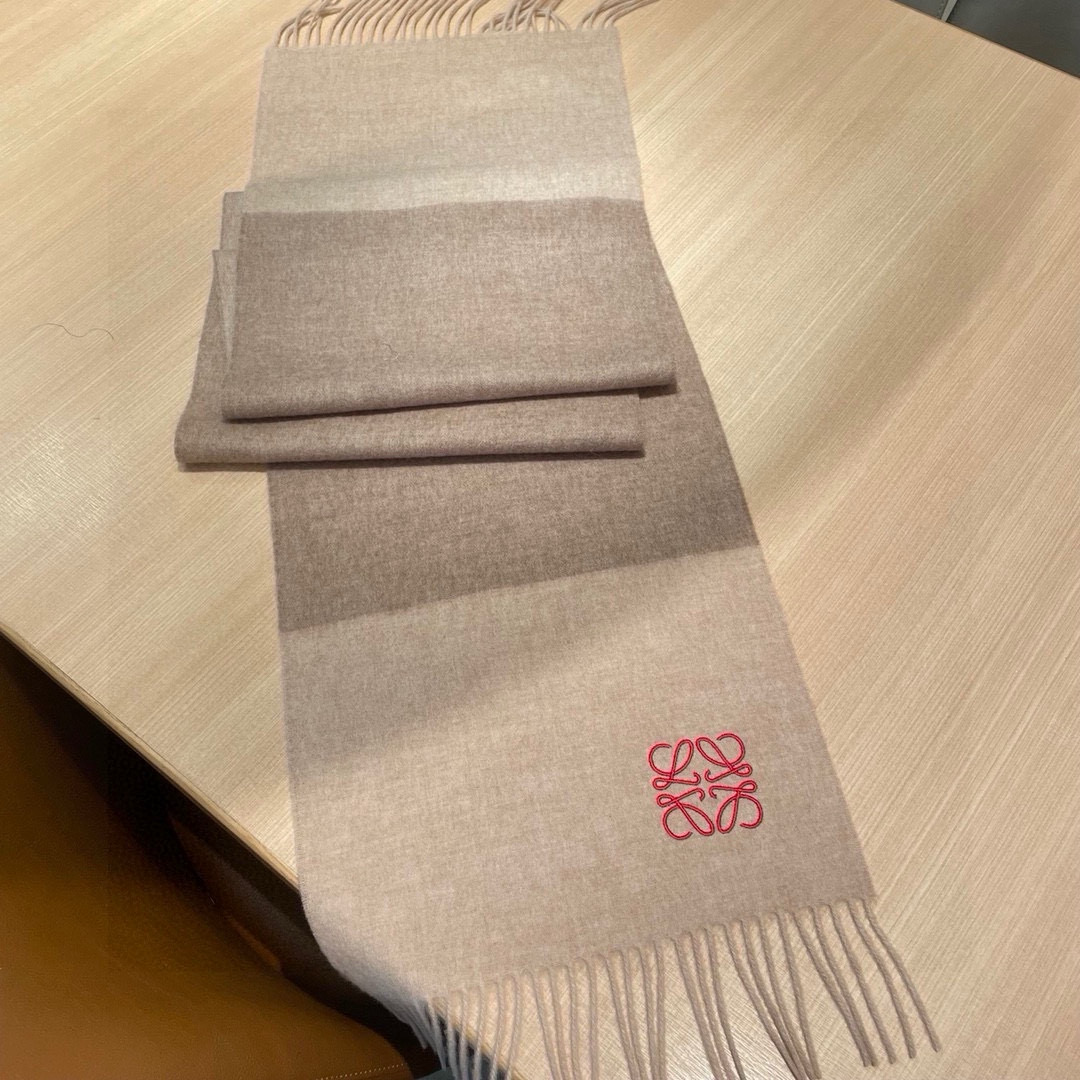 A CLASSIC MALE-FEMALE SCARF THAT CONTAINS 90% WOOL AND 10% WOOL IN WINTER - 图片 5