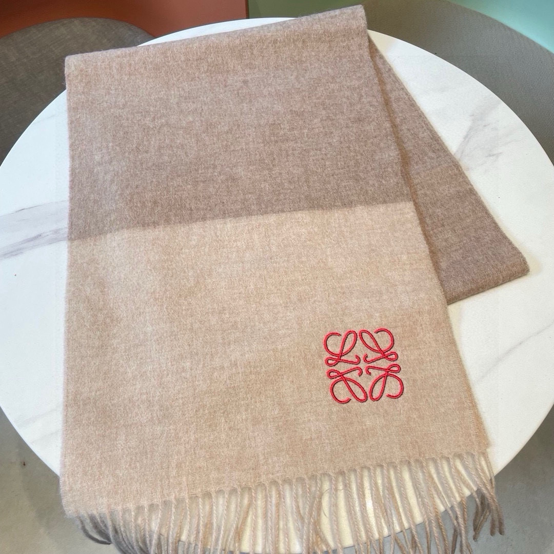 A CLASSIC MALE-FEMALE SCARF THAT CONTAINS 90% WOOL AND 10% WOOL IN WINTER - 图片 3