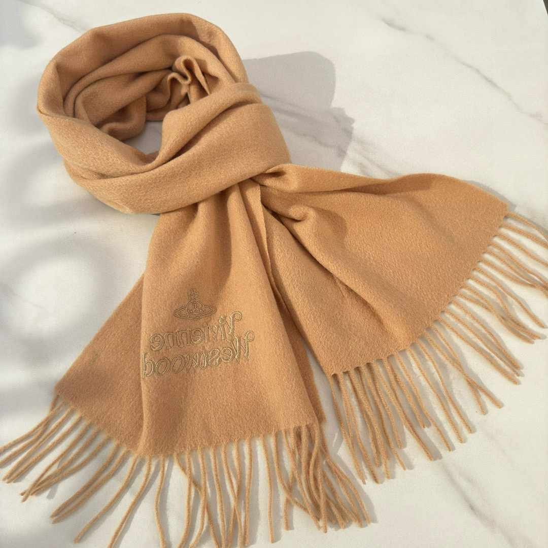 “Vivienne Westwood New Collection Features Bold Designs and Luxurious Materials” - 图片 6
