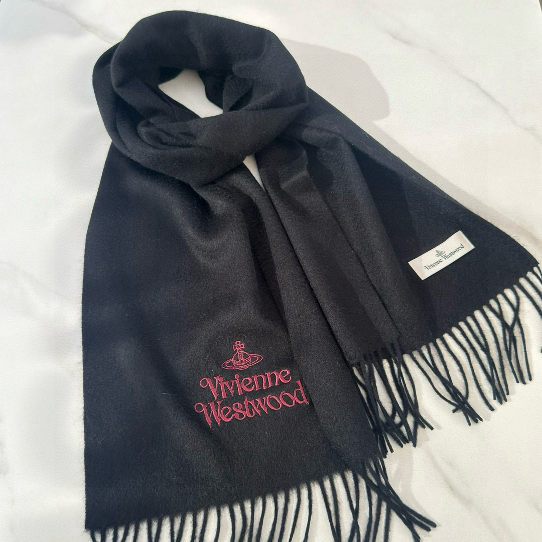 Fashion Icon Vivienne Westwood’s Latest Collection Features Bold New Designs and Luxury Materials - 图片 6