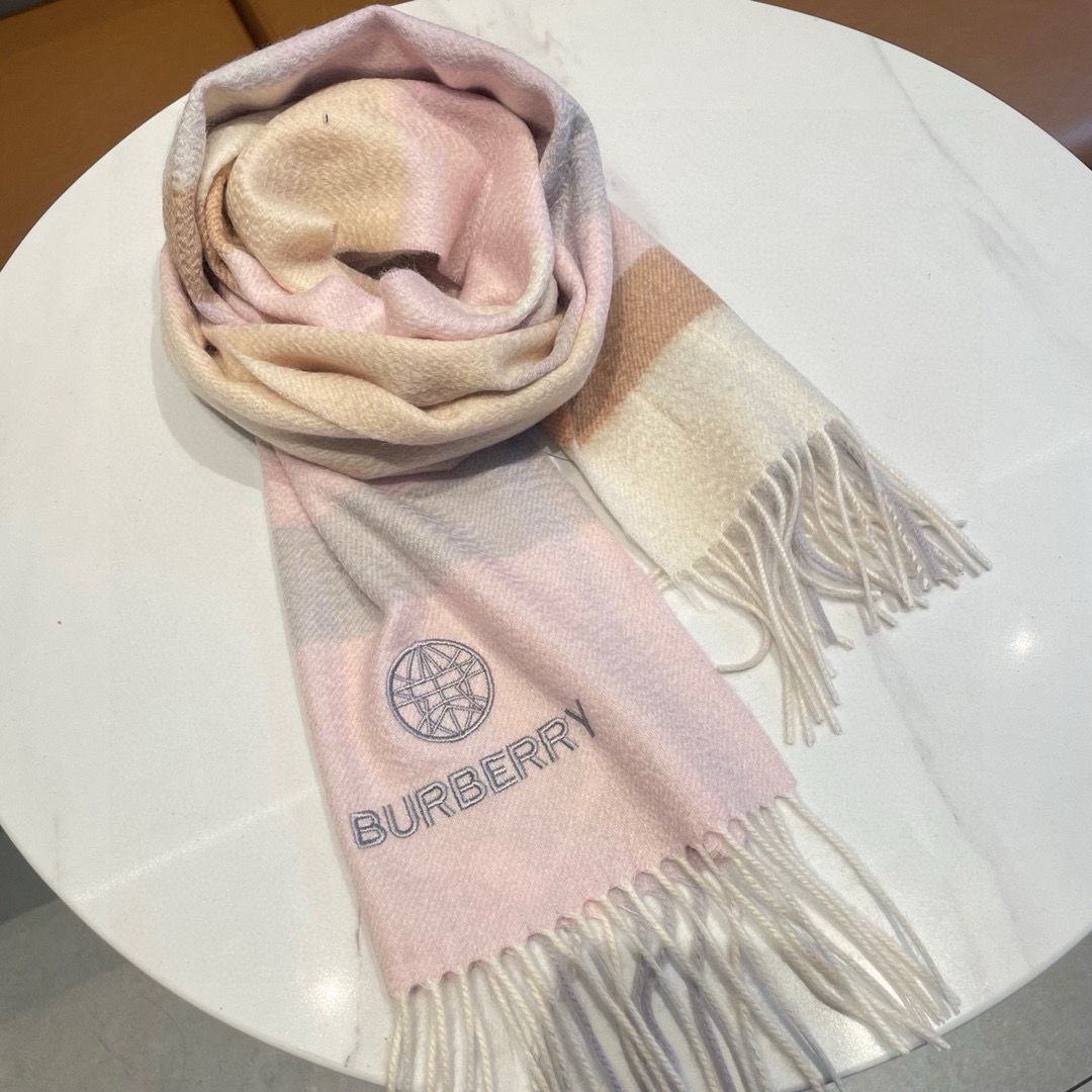 New Burberry Barborie Heavy-Foiled Wool Scarf: Stunning, Simple, and Elegant Design - 图片 8
