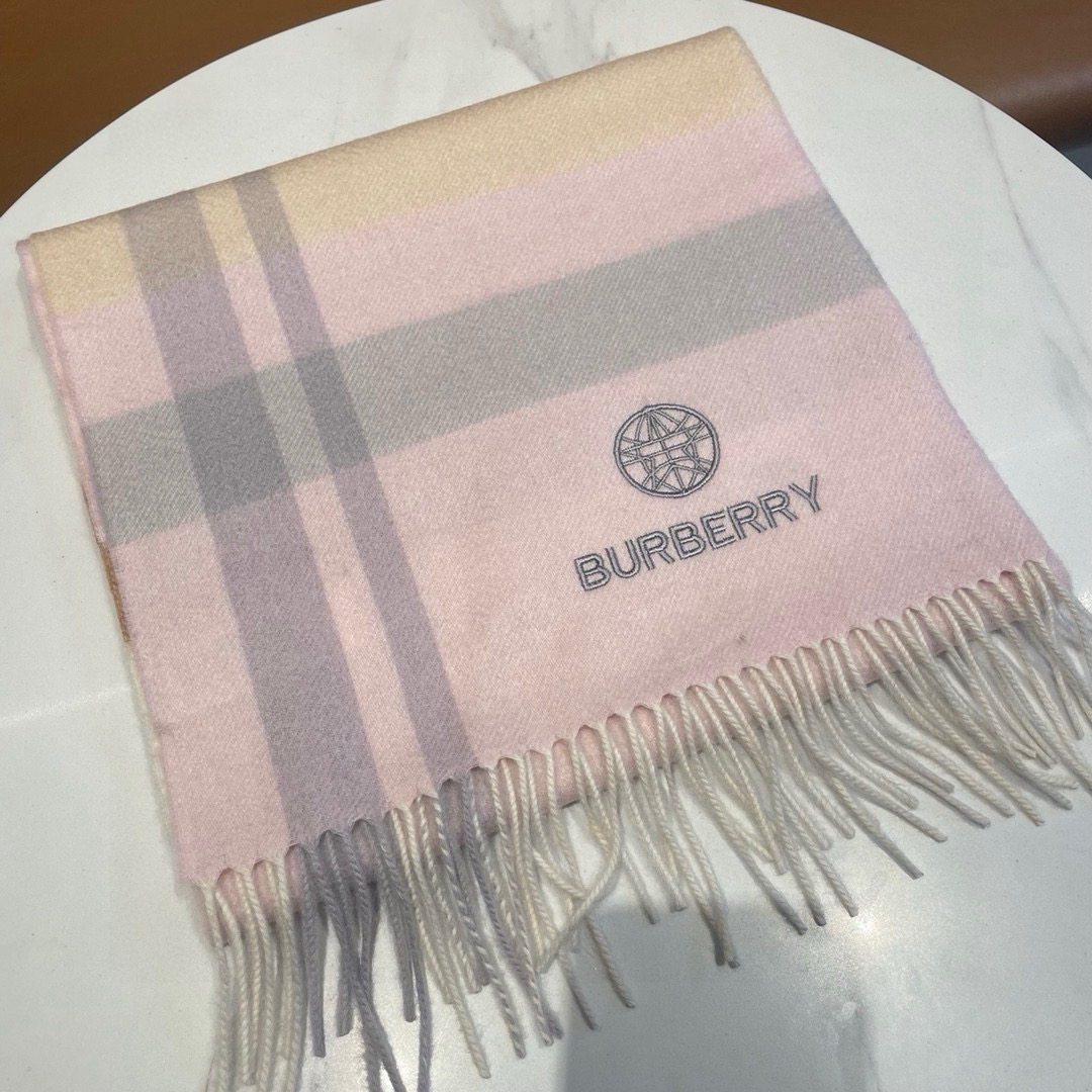 New Burberry Barborie Heavy-Foiled Wool Scarf: Stunning, Simple, and Elegant Design - 图片 3