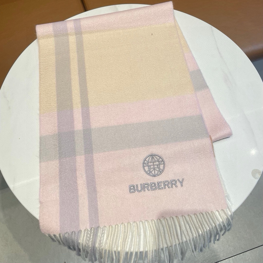 New Burberry Barborie Heavy-Foiled Wool Scarf: Stunning, Simple, and Elegant Design - 图片 7