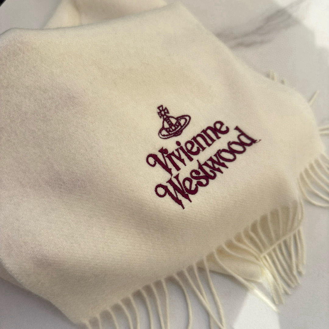 Vivienne Westwood Releases New Collection with Emphasis on Sustainability and Luxury. - 图片 4