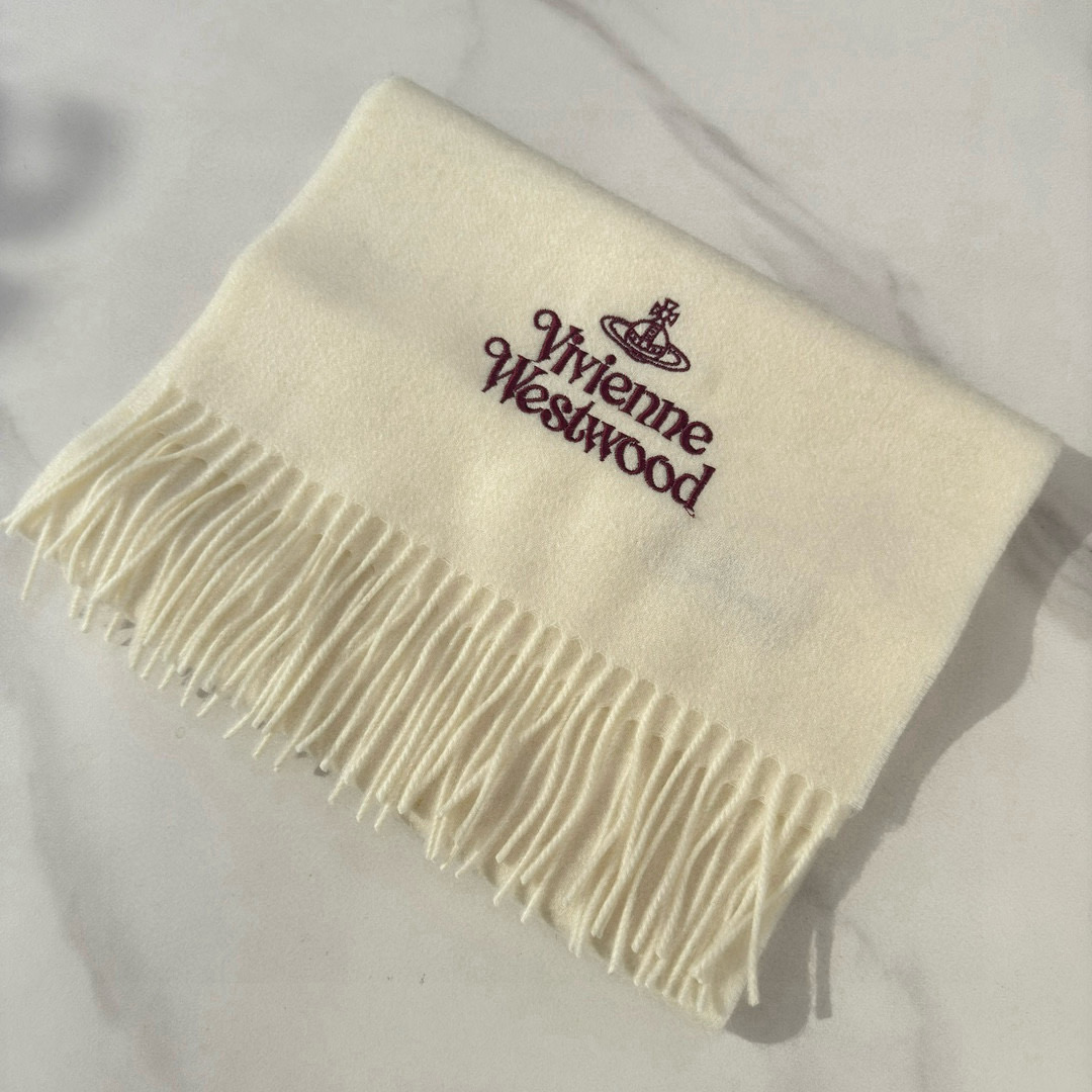 Vivienne Westwood Releases New Collection with Emphasis on Sustainability and Luxury. - 图片 3